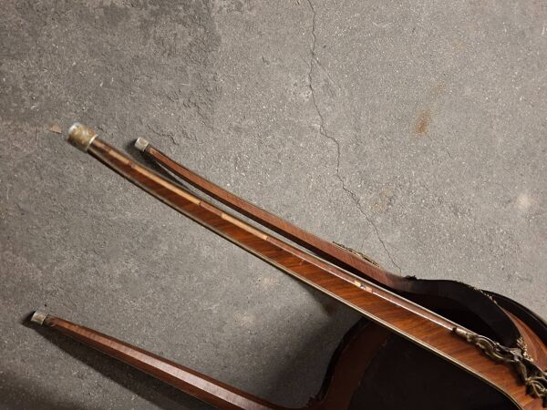 Table d'appoint guéridon type Louis XV en marqueterie