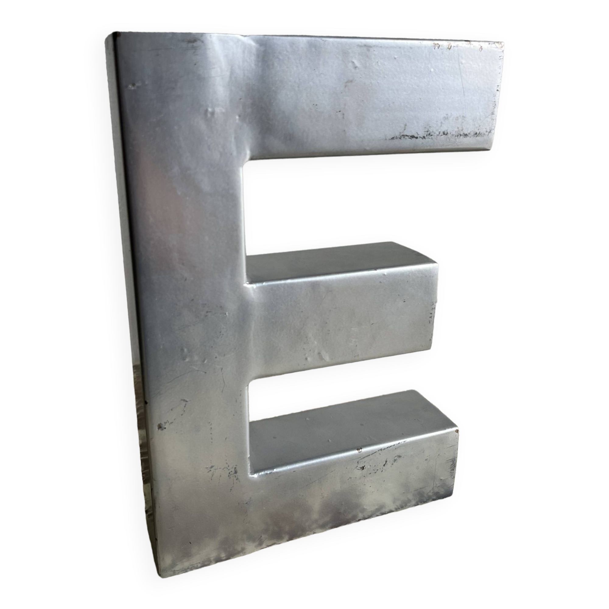Metal sign letter E