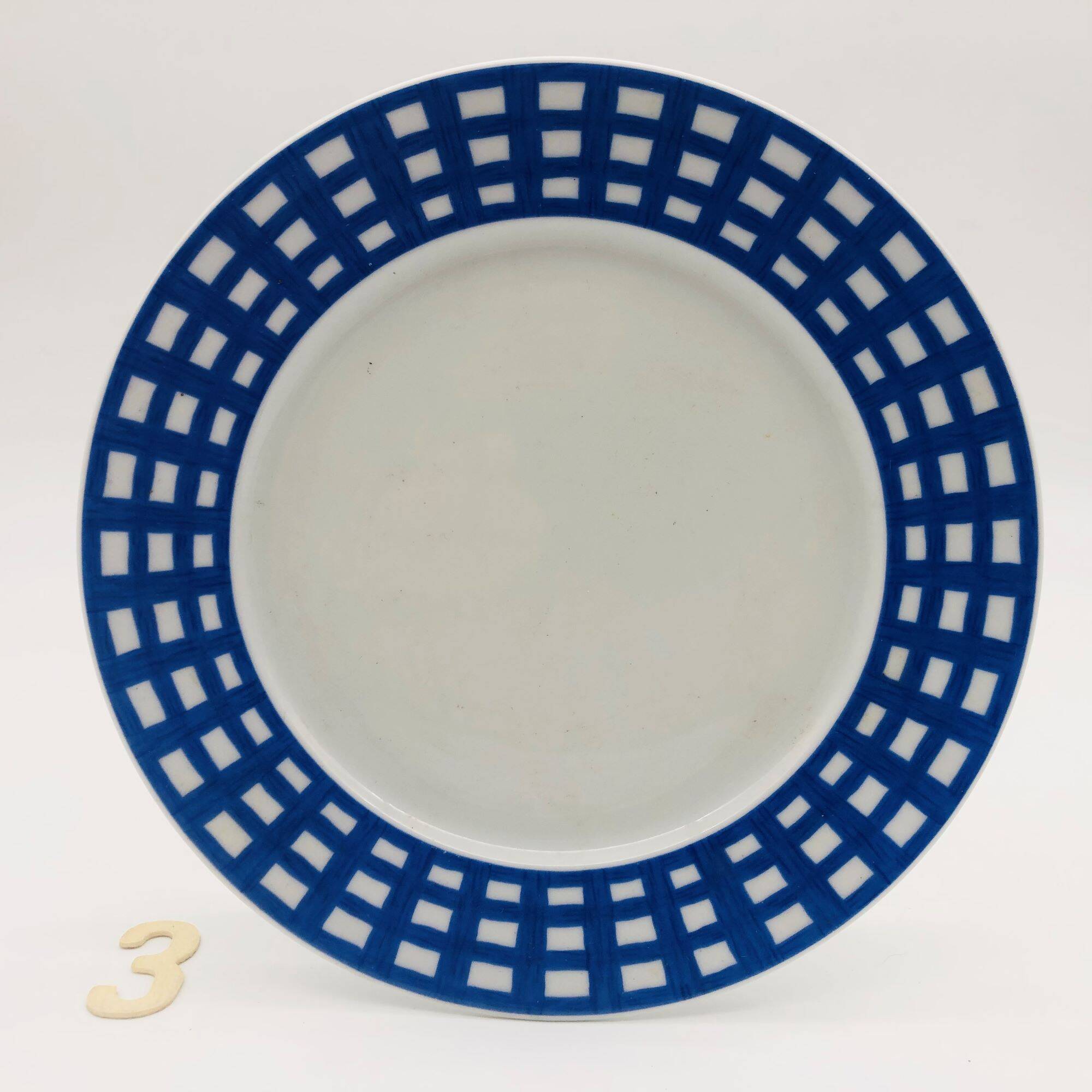 6 Guy Degrenne porcelain plates.