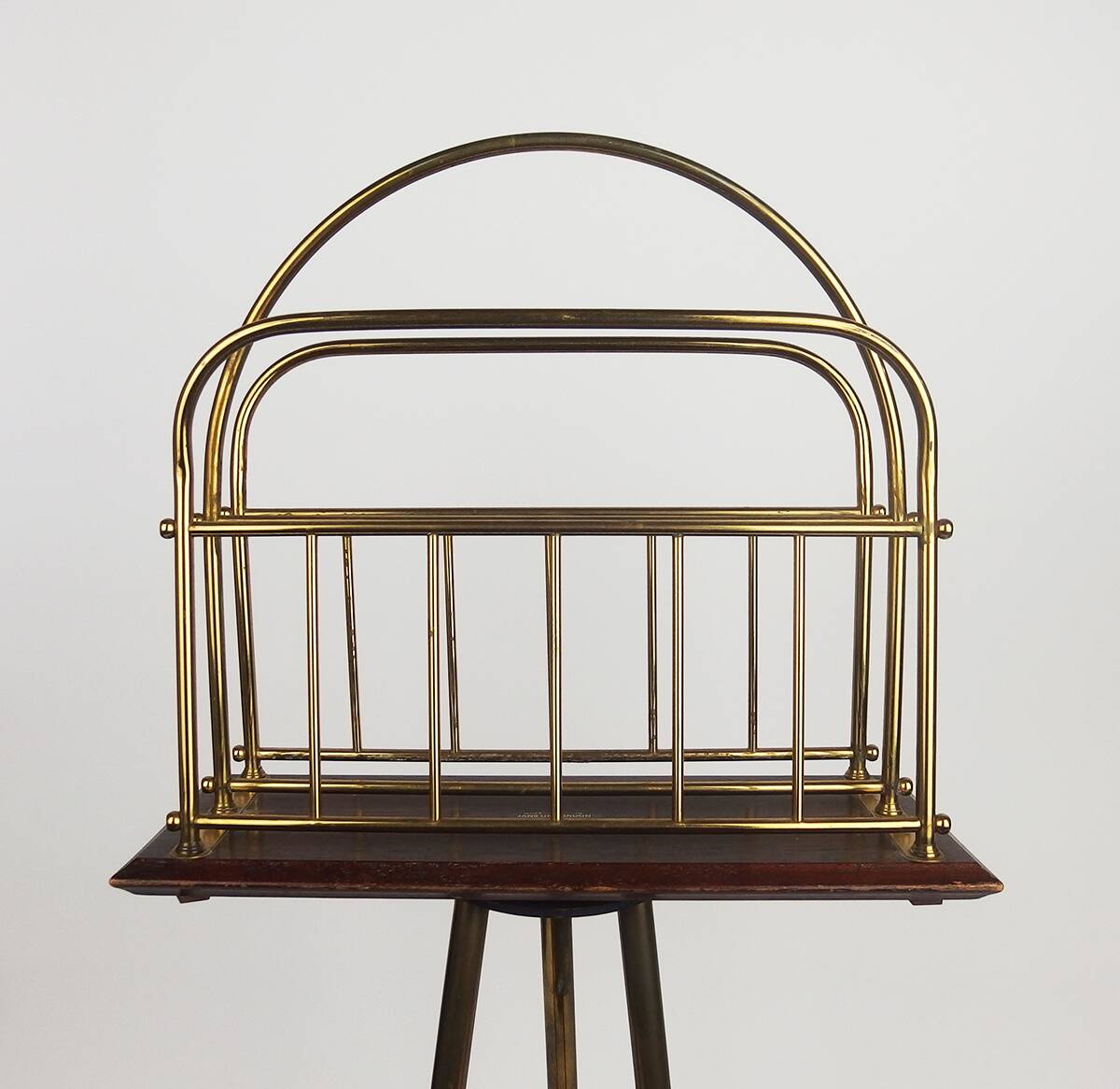 Porte-revues pivotant de style victorien