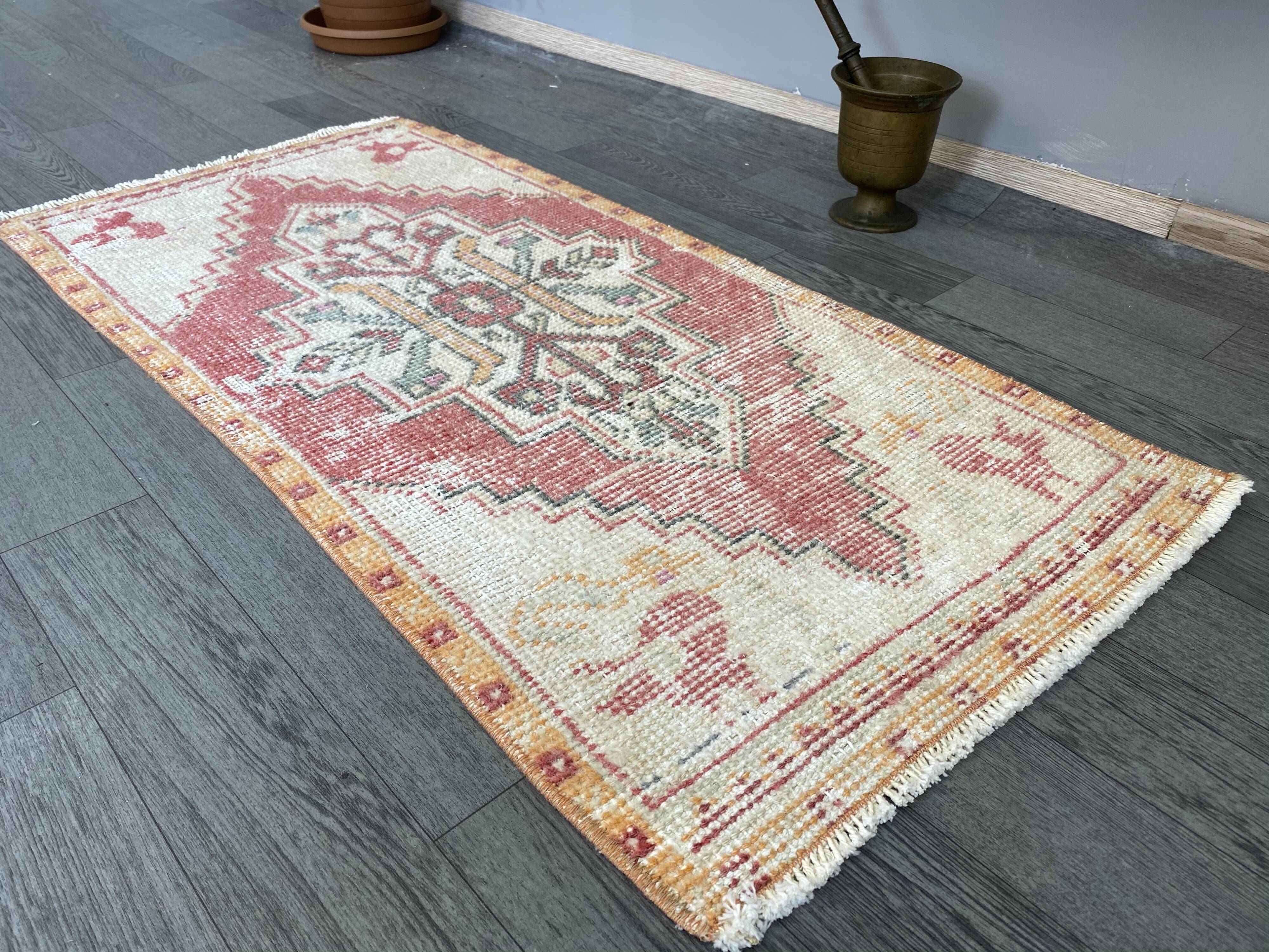 Farmhouse decor muted rug 104x50cm