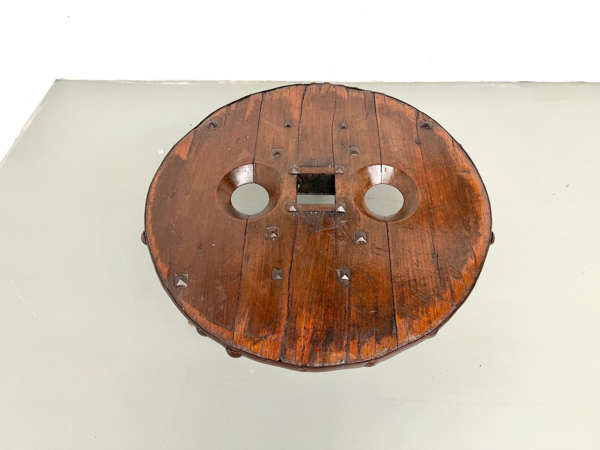 Brutalist Circular Coffee Table in Solid Wood – Brazilian Folk Art