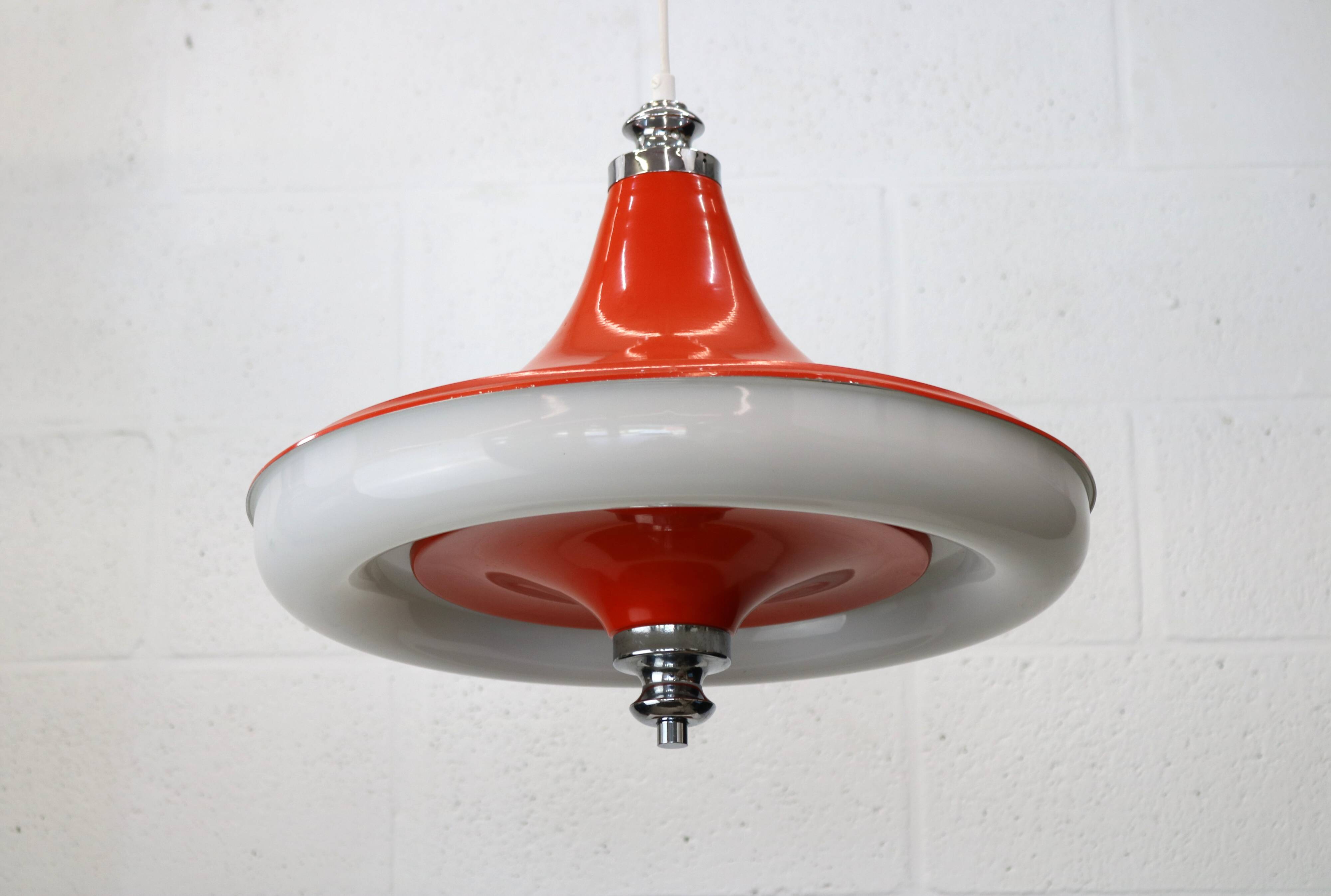 Lampe vintage de Massive Belgium, couleur orange/blanc/chrome - Belgique 1977