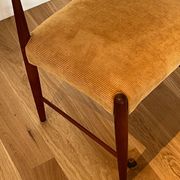 Scandinavian teak chair "Alfhild" – Honey corduroy