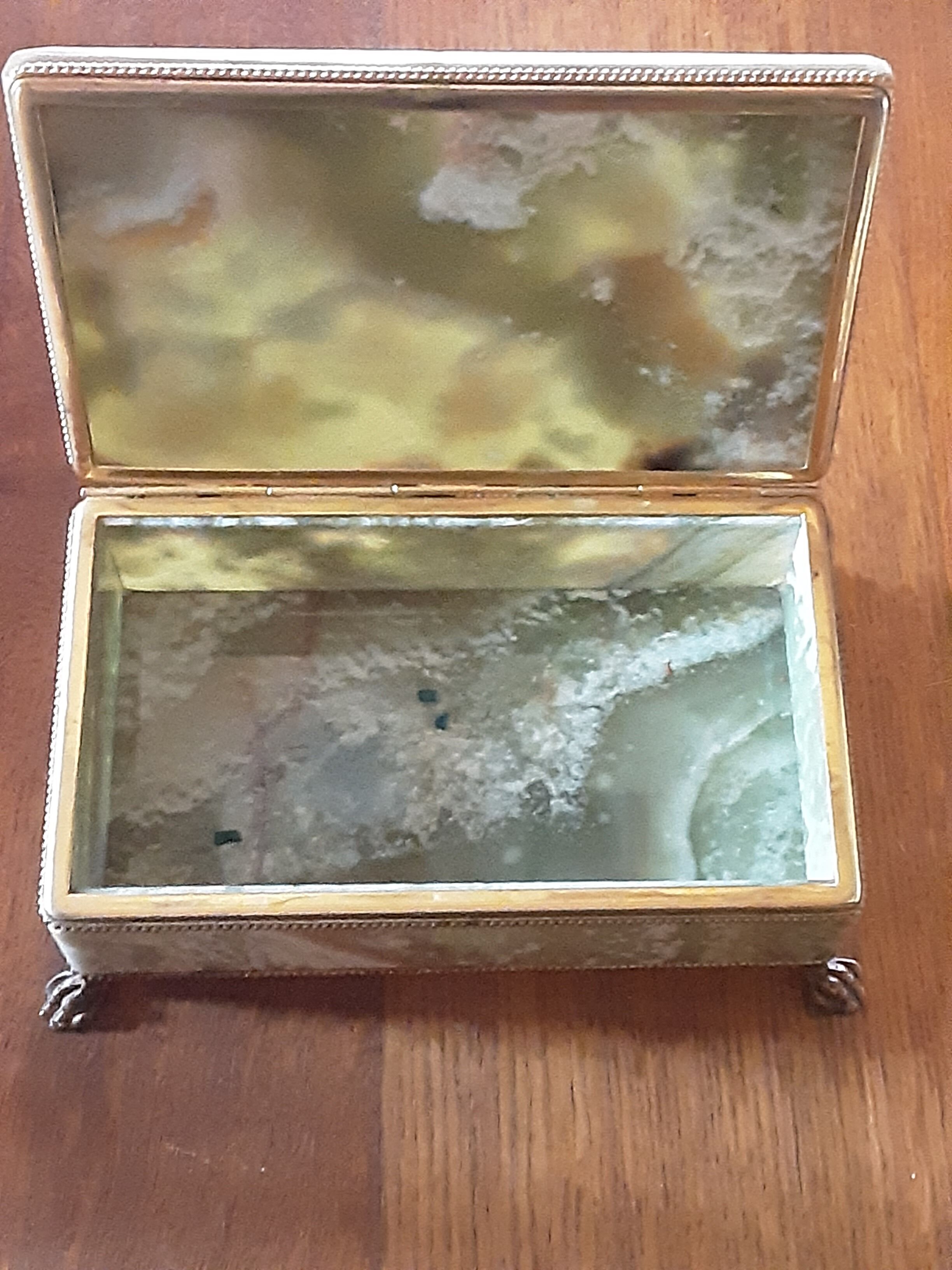 Alabaster Jewelry Box of superb alliance of green and ocher hues