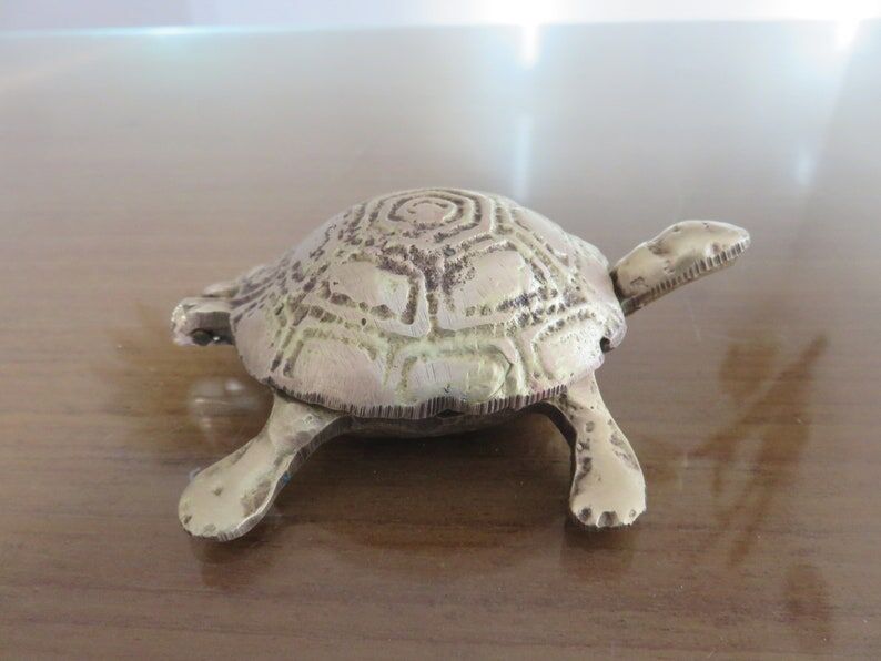 Ashtray " turtle " in brass 70s