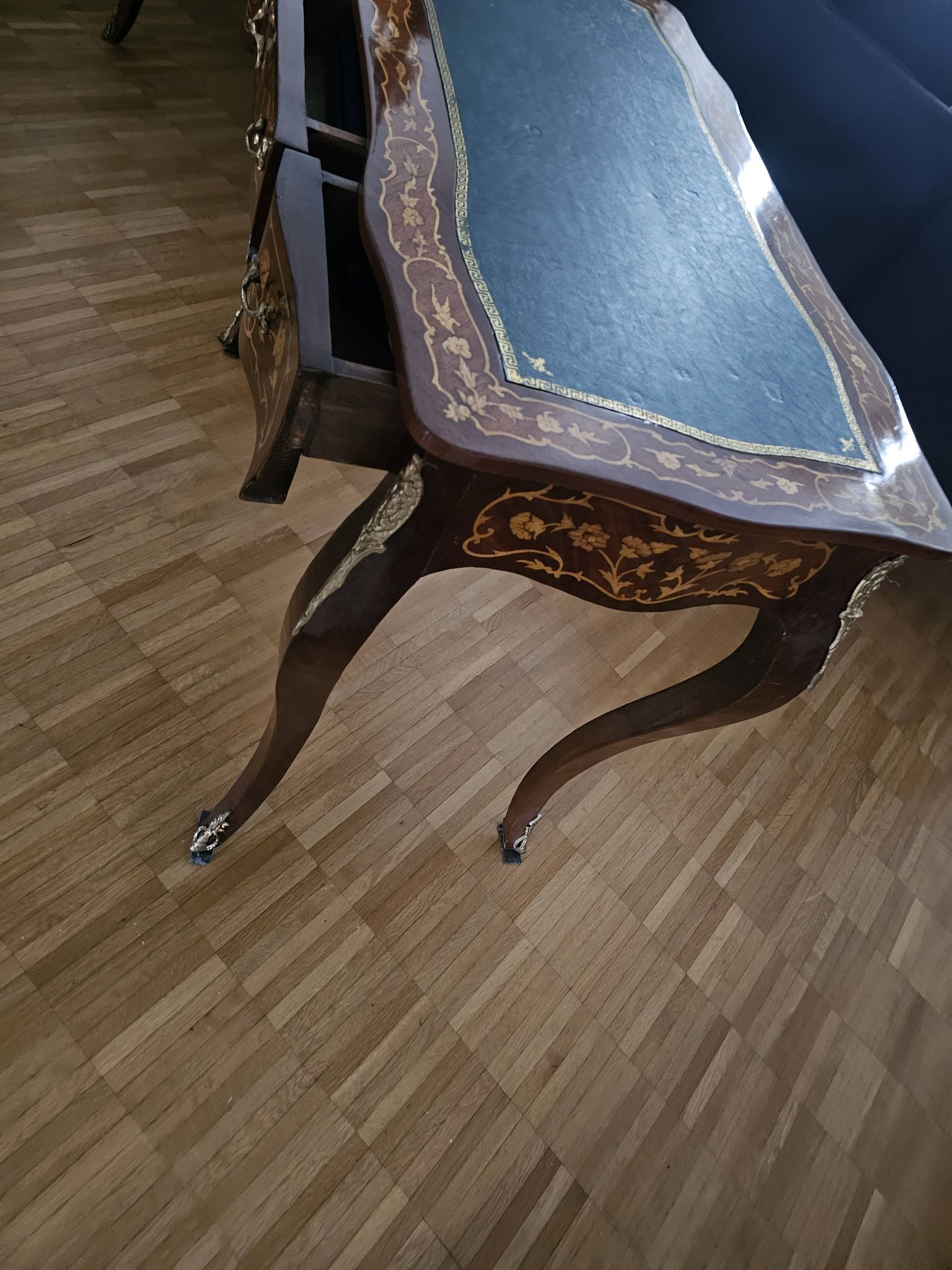 Handmade Baroque-style desk with 3 drawers - St. Petersburg office furniture