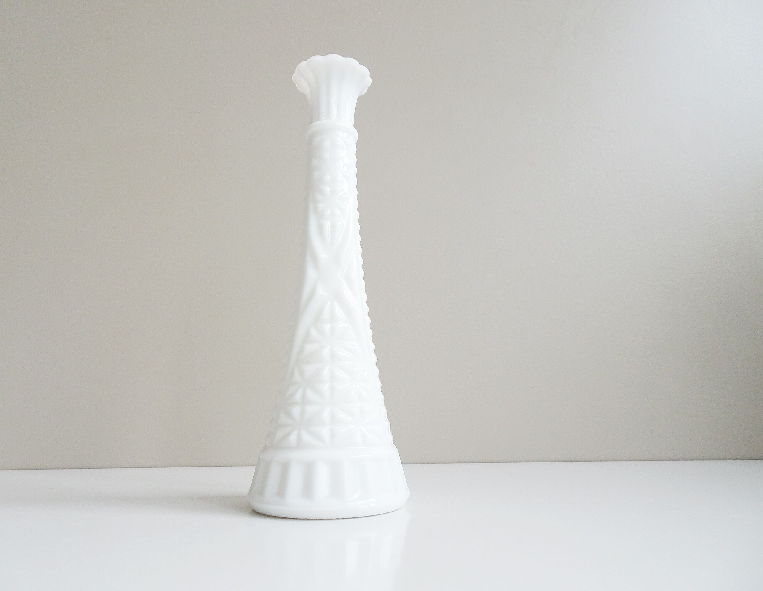 Soliflore en verre opalin