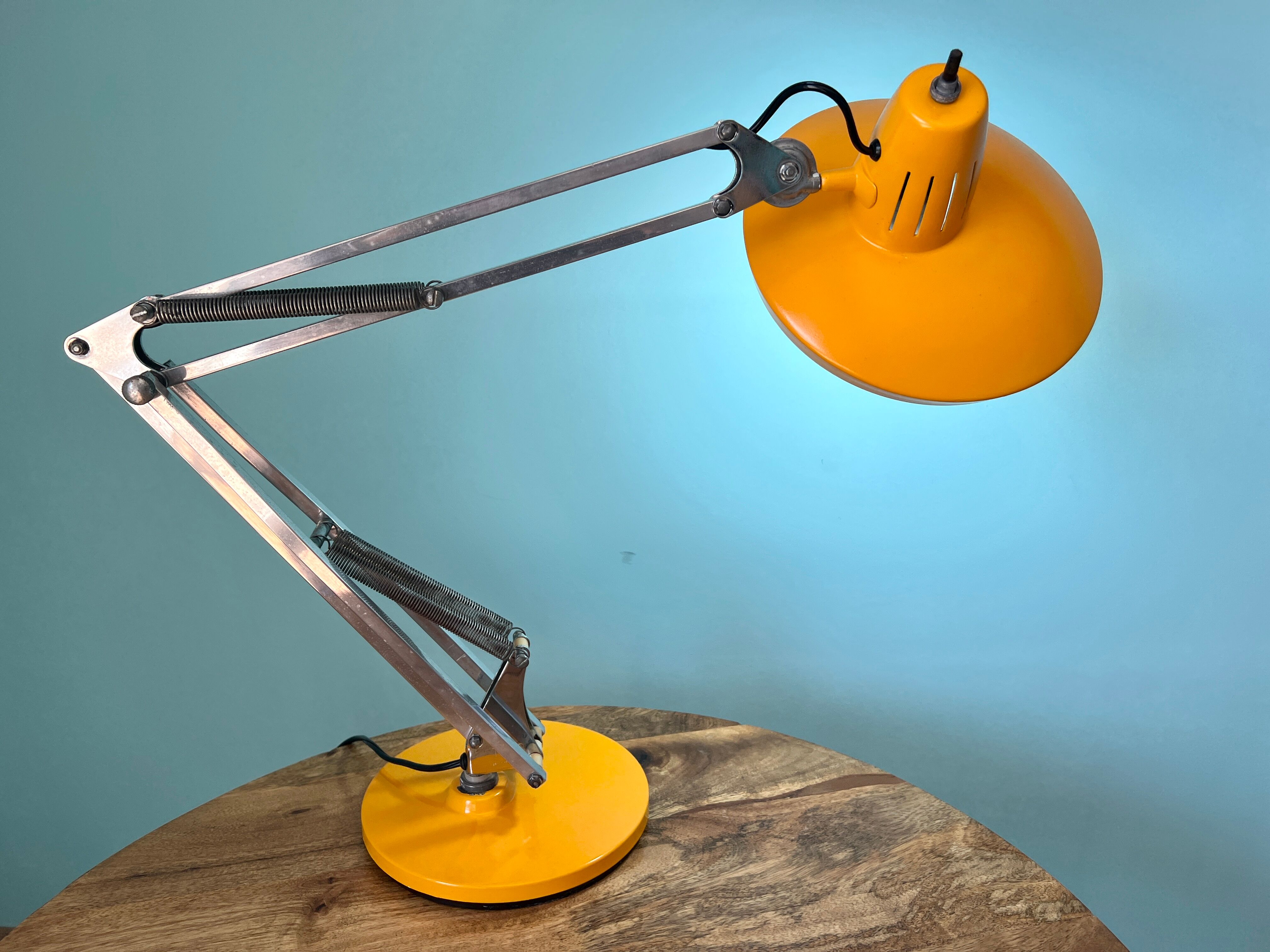 Desk lamp