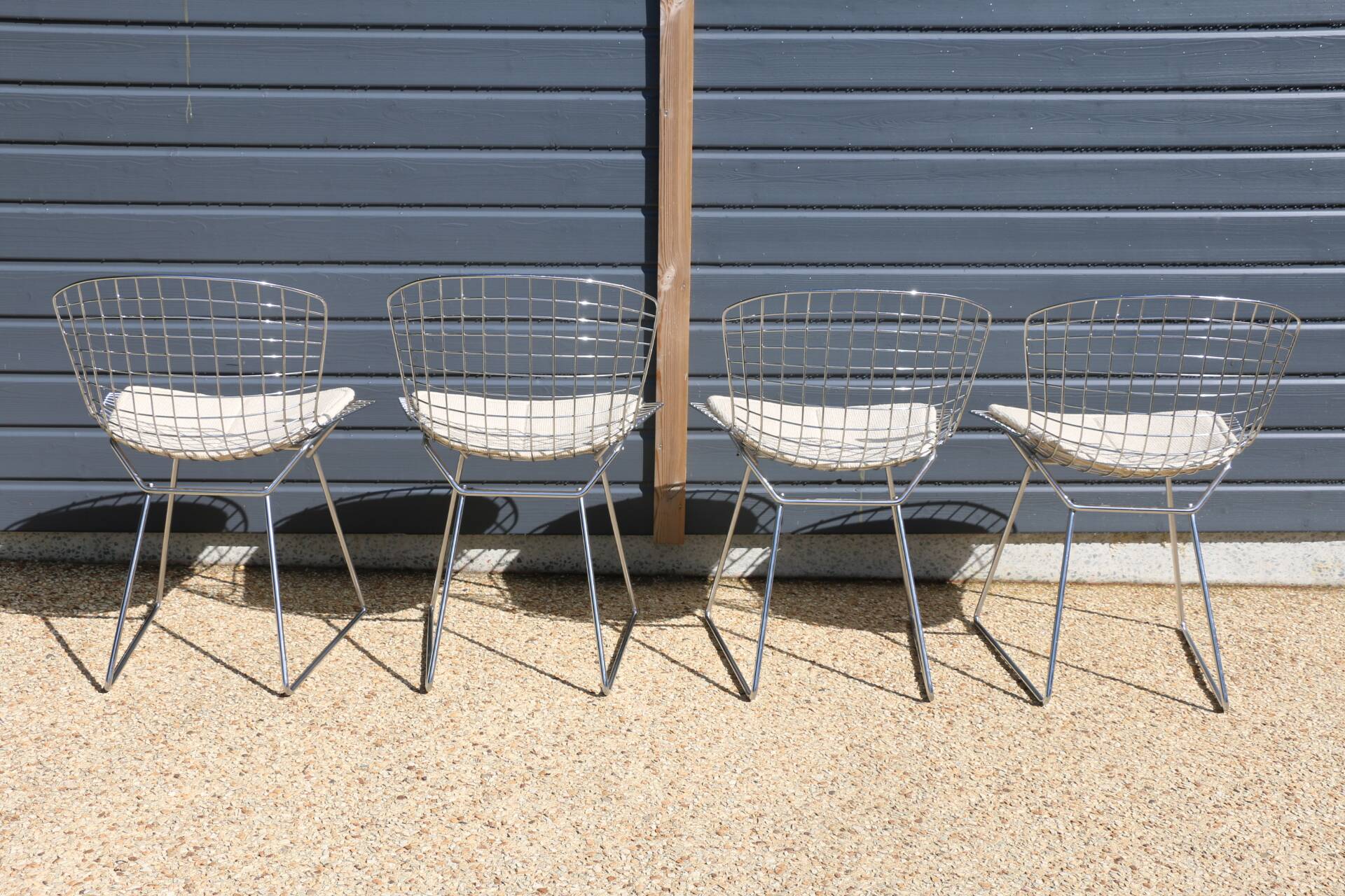 4 chrome Bertoia chairs with cushion