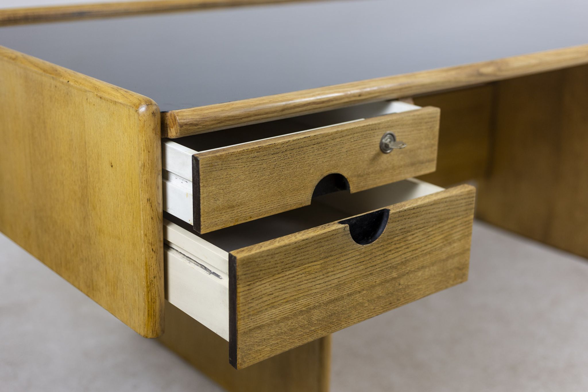 Bureau en chêne, années 1970