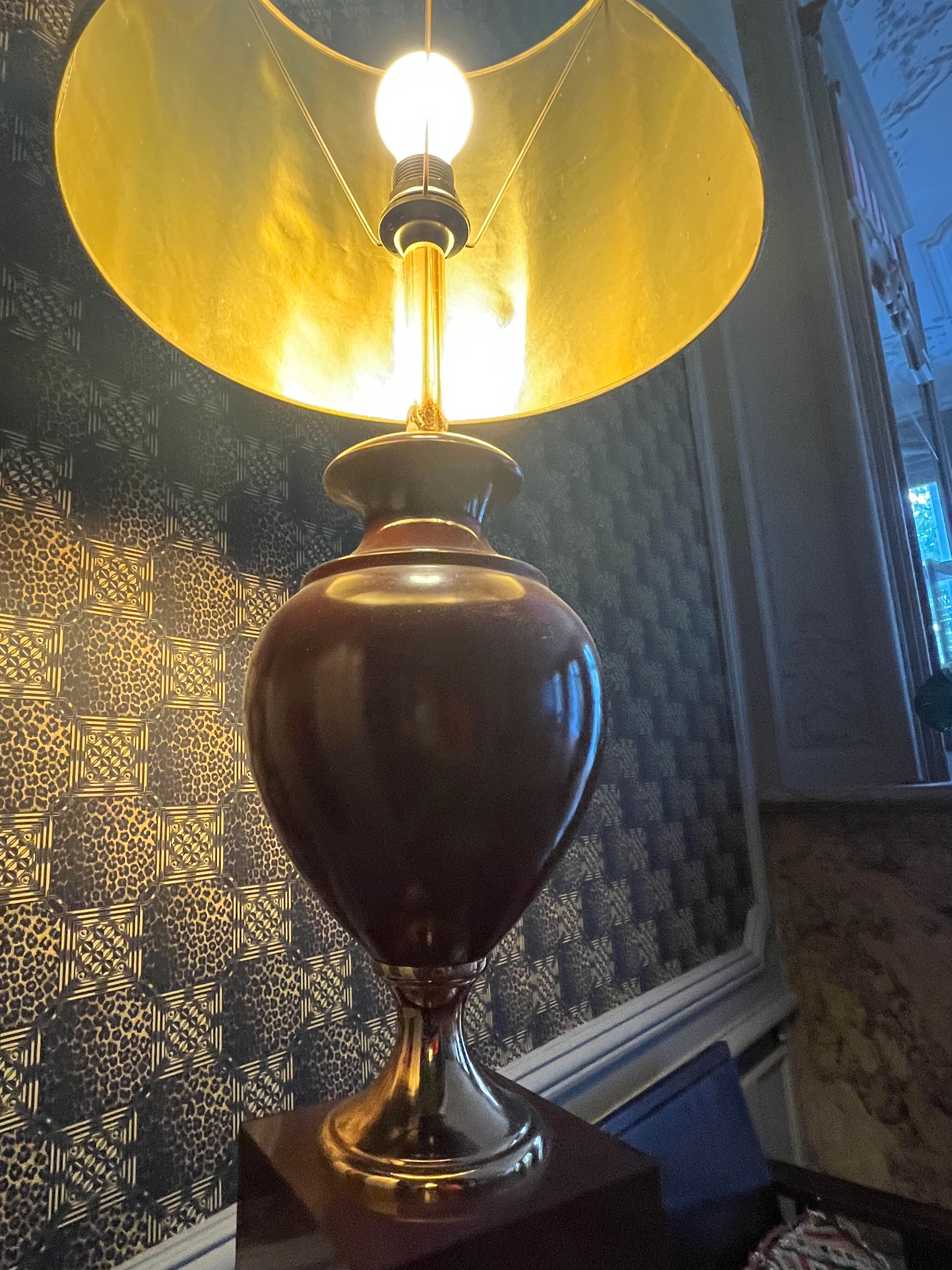 Ceramic and burgundy lacquered metal lamp