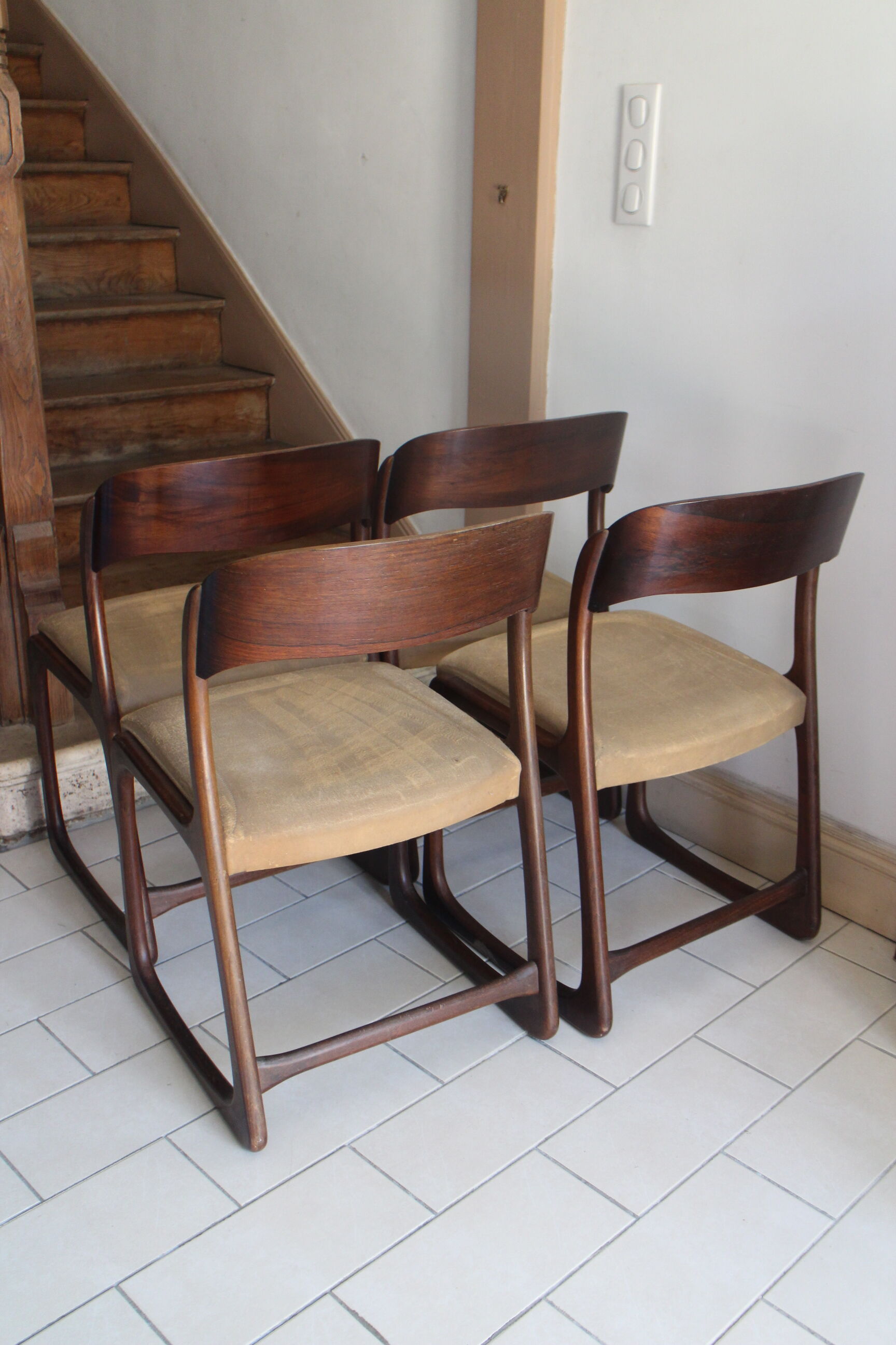 Série de 4 chaises traineau Baumann