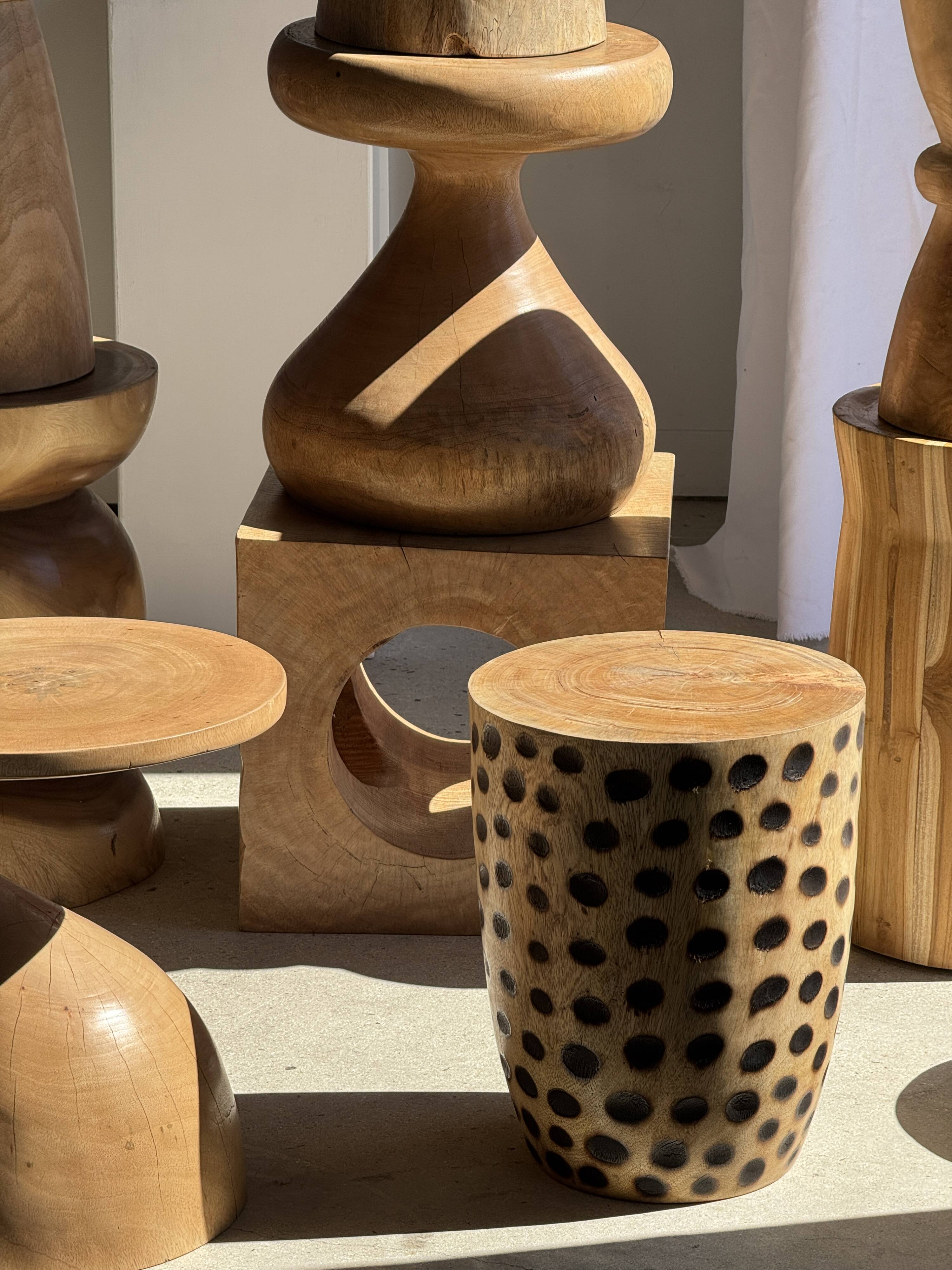 Coffee table, or openwork cubic stool in natural monoxyle mango wood H40.