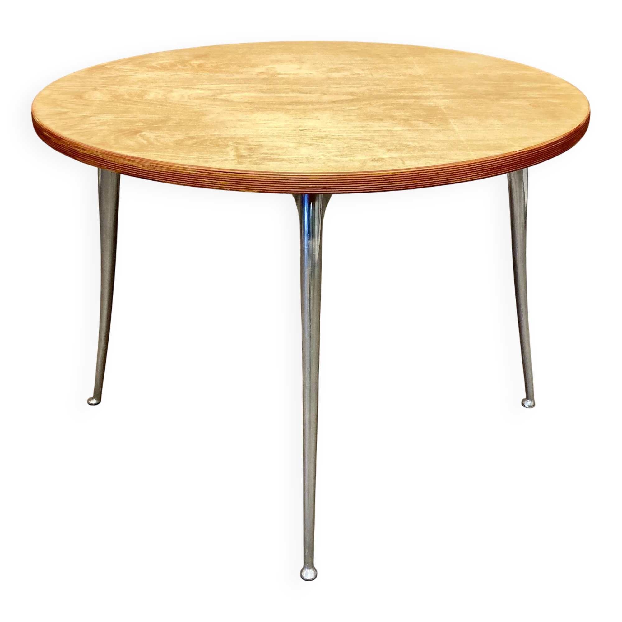 High table in solid raw wood and cast aluminum.