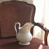 Broc blanc ancien en porcelaine du XIXe siècle