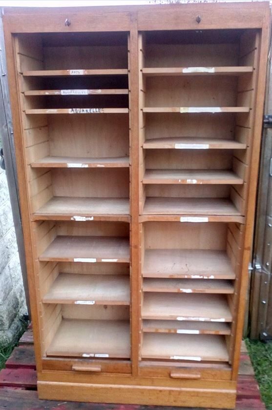 Cabinet to curtain, double, of the 1950s