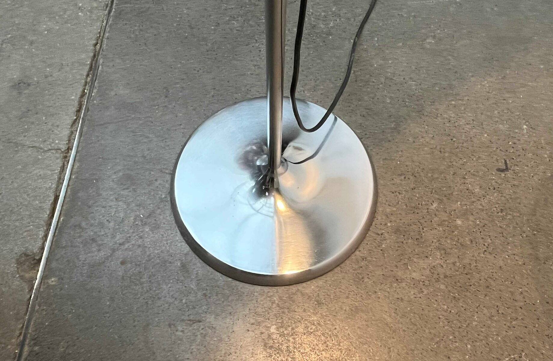 Lampe sur pied minimaliste de l’ère spatiale suisse du milieu du siècle par l'équipe SLZ pour Swisslamps International, années 1960