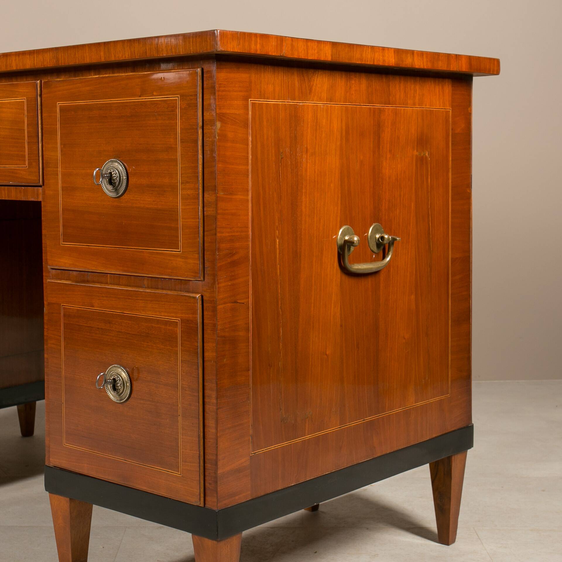 Bureau Biedermeier en placage de noyer, Allemagne, vers 1830