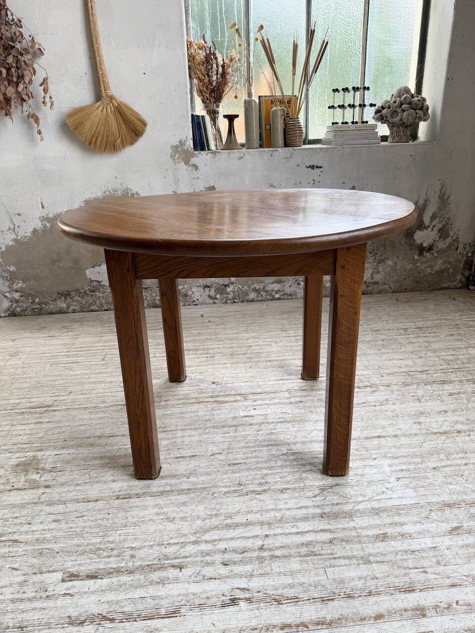 Round oak table 1950