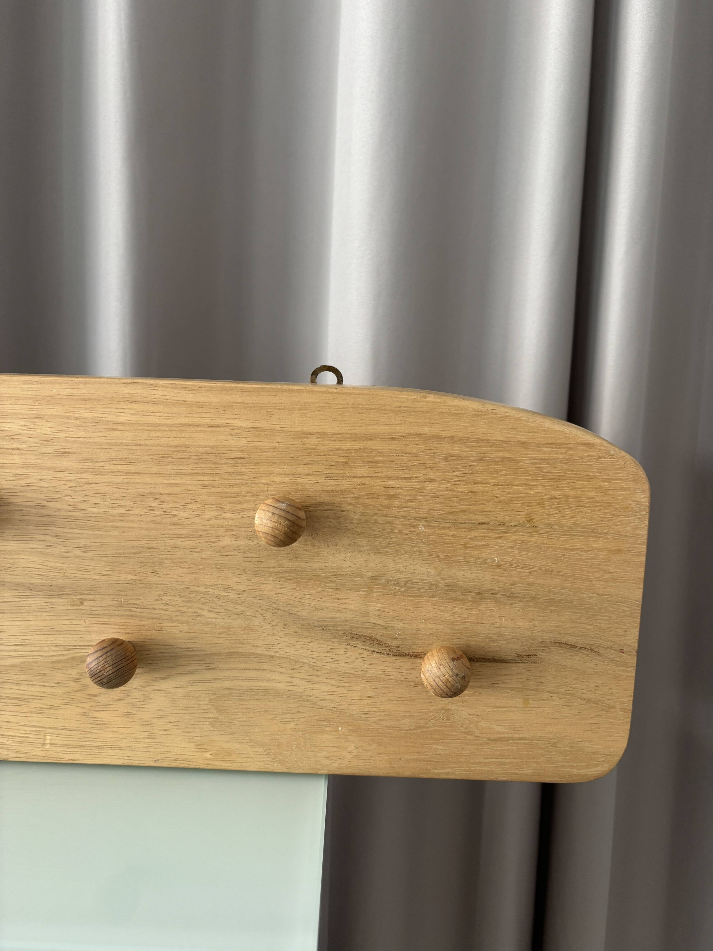 Vintage Solid Wood Wall-Mounted Coat Rack – 7 Pegs