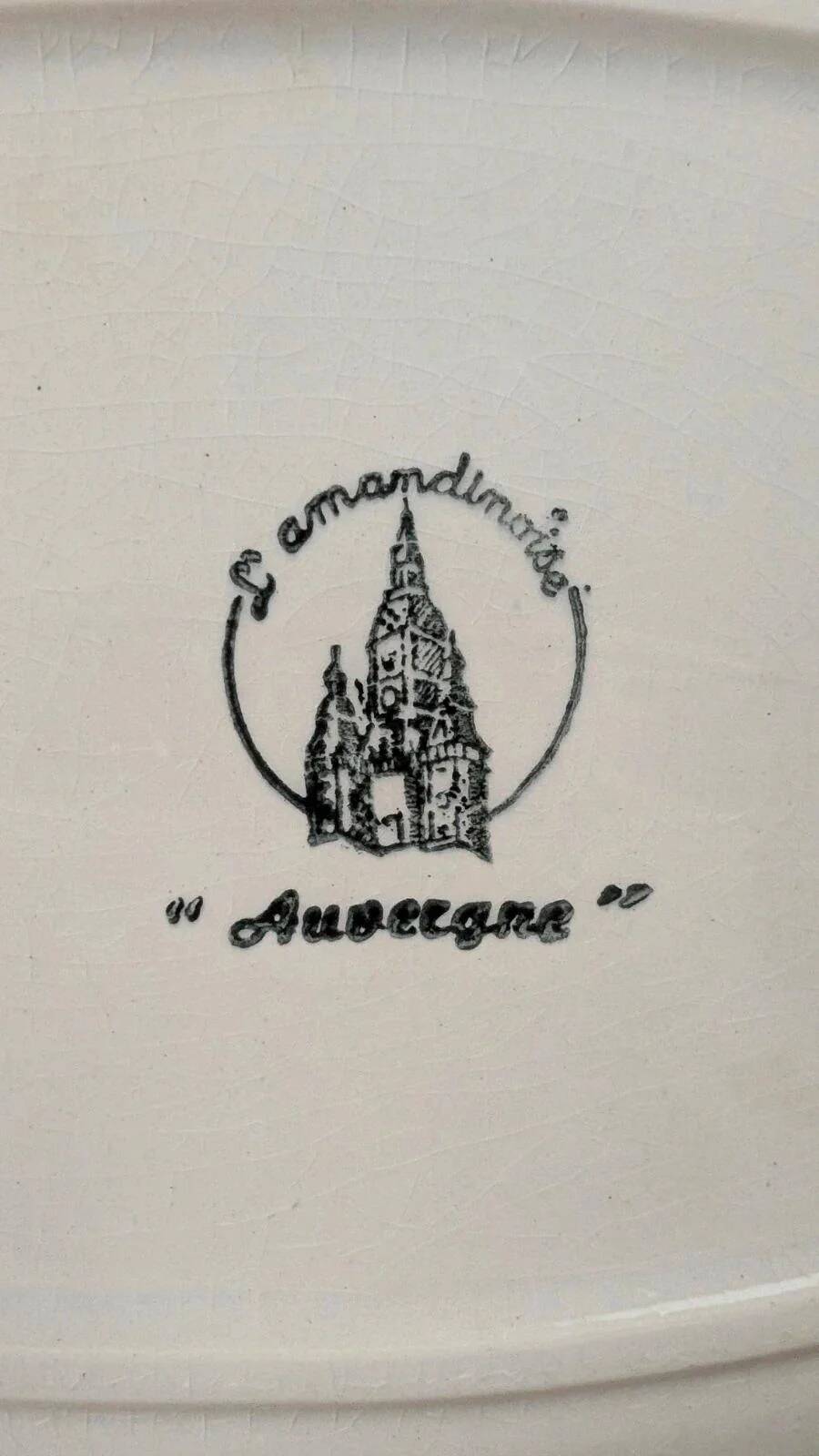 Oval plate L’amandinoise, model Auvergne