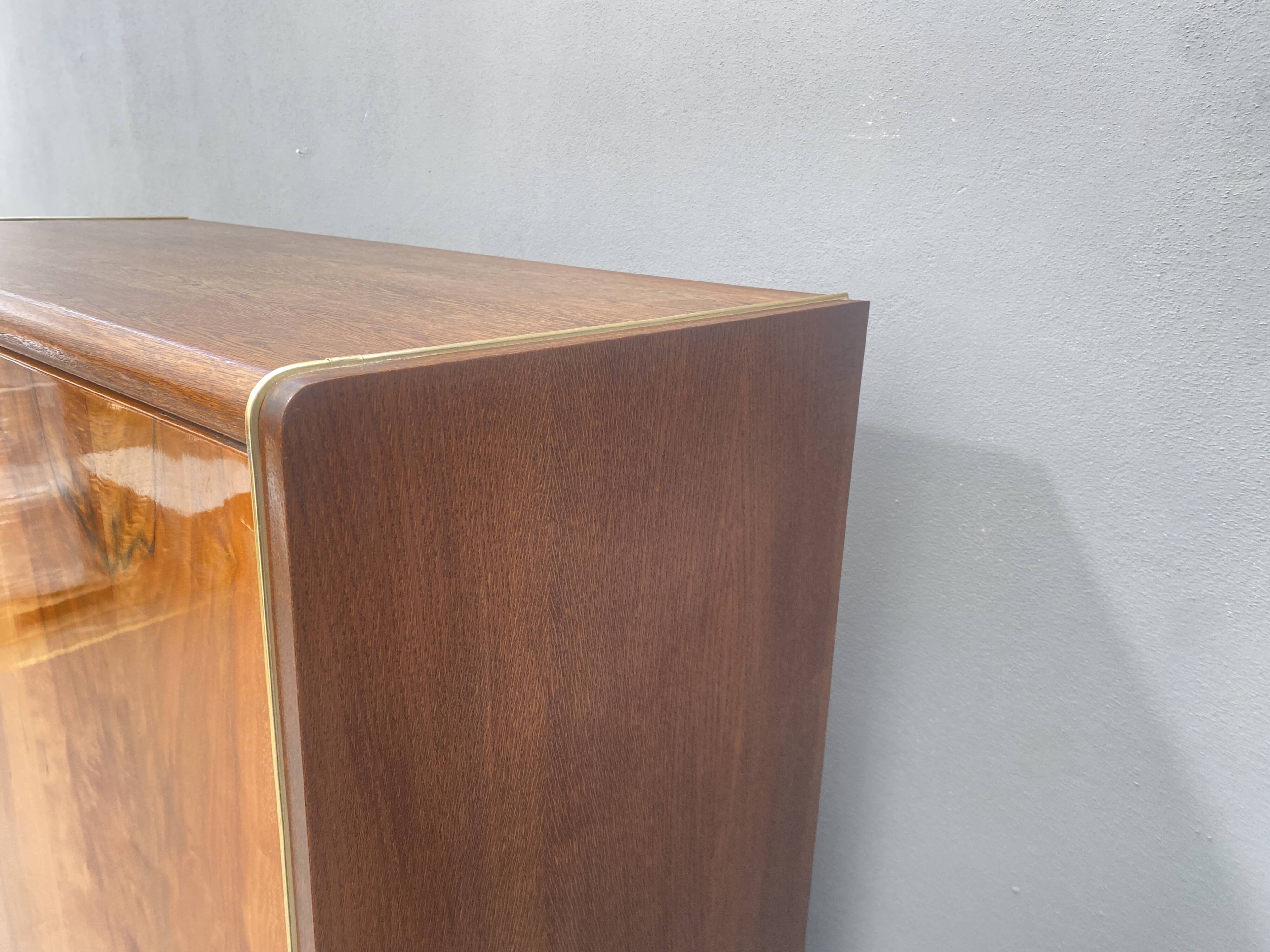 Armoire en noyer de Jitona, années 1970, Tchécoslovaquie