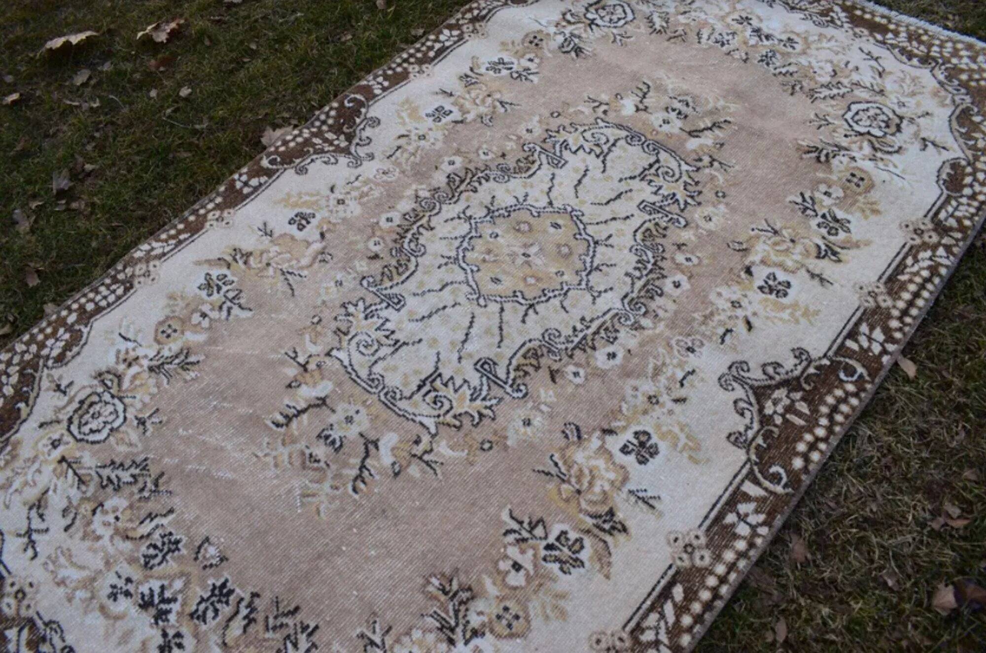 Vintage handmade Turkish rug 117x204 cm