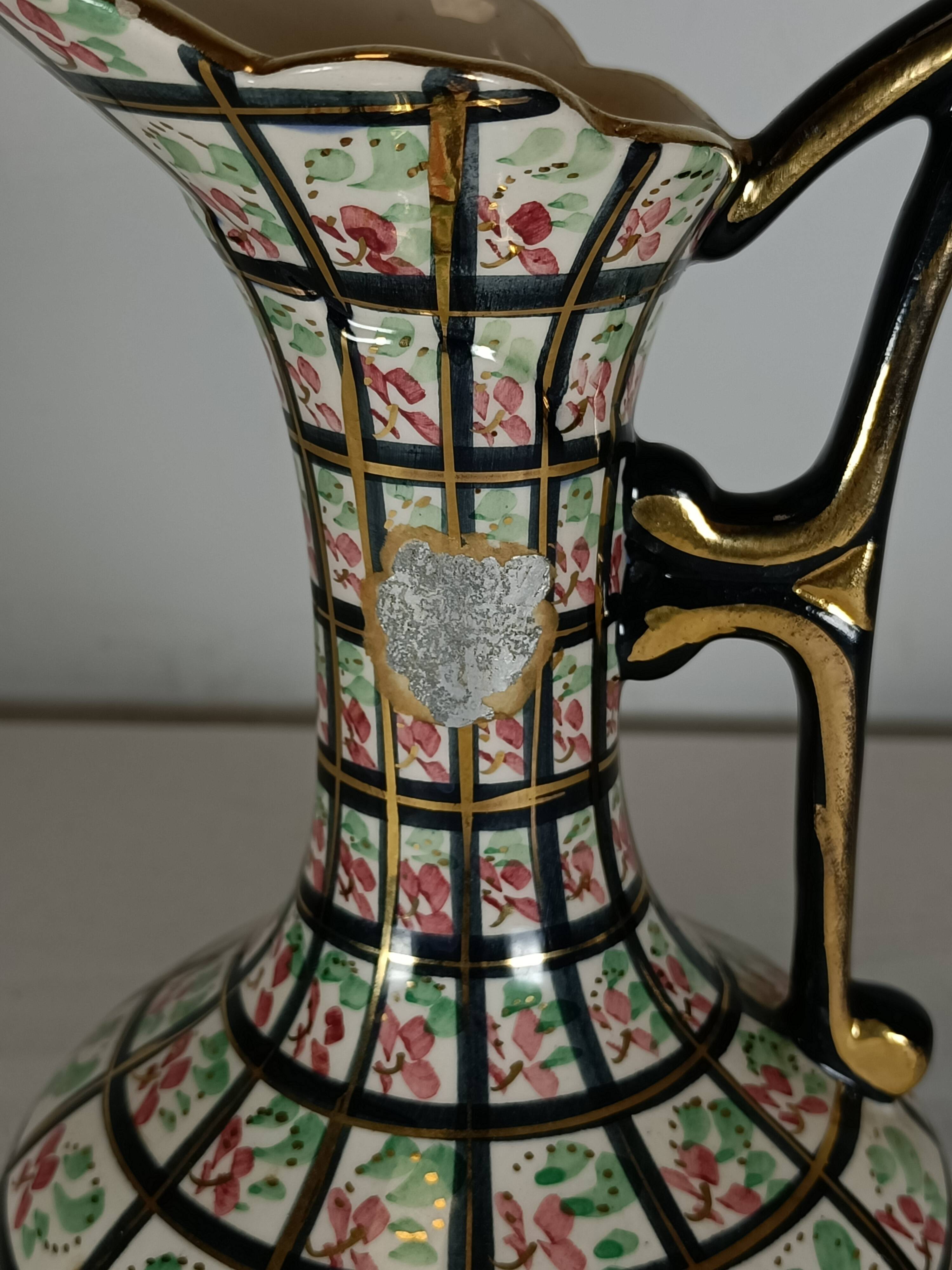 Aiguière ancienne en faïence décor floral – XIXe siècle