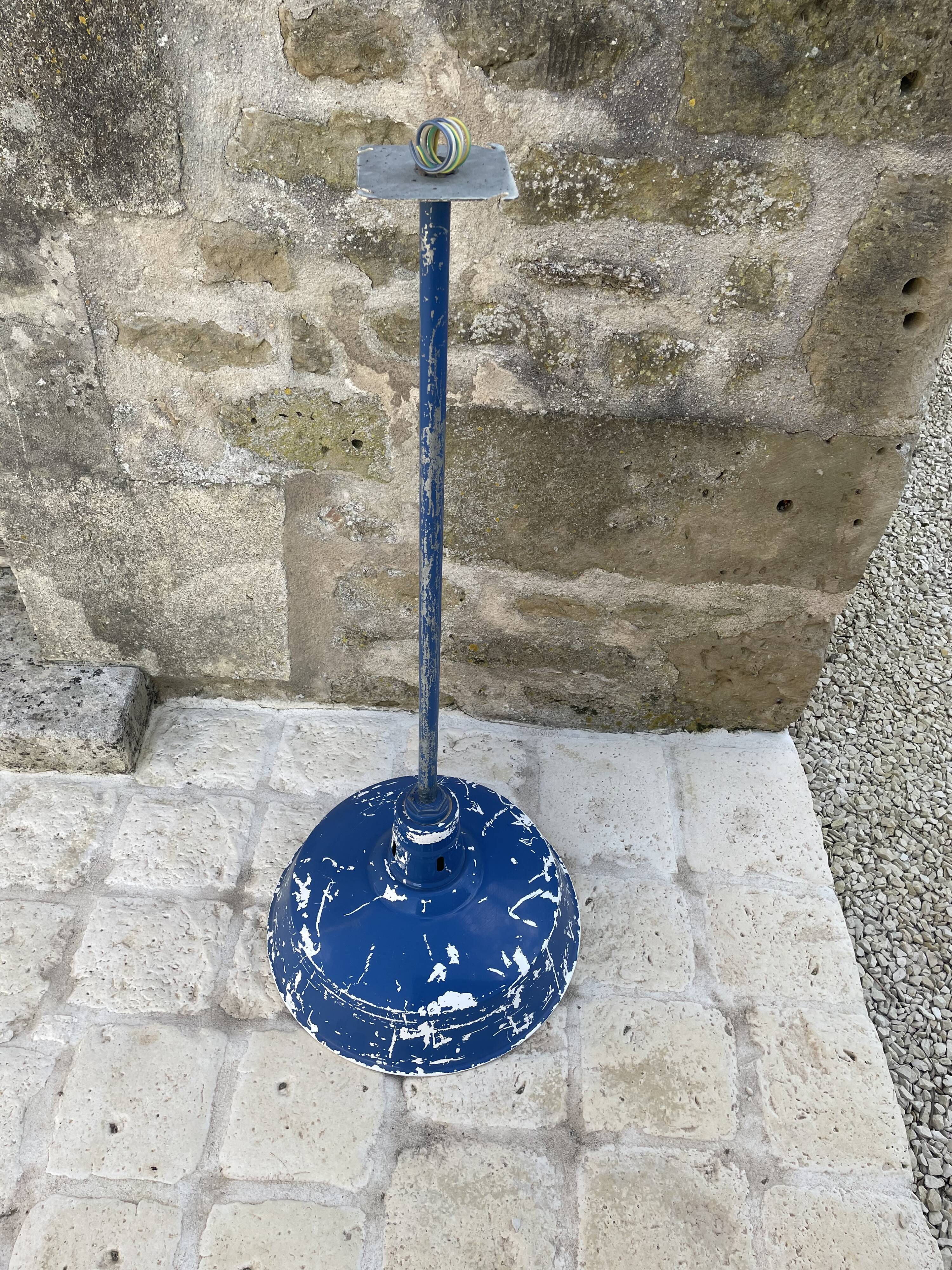 Enamelled sheet suspension