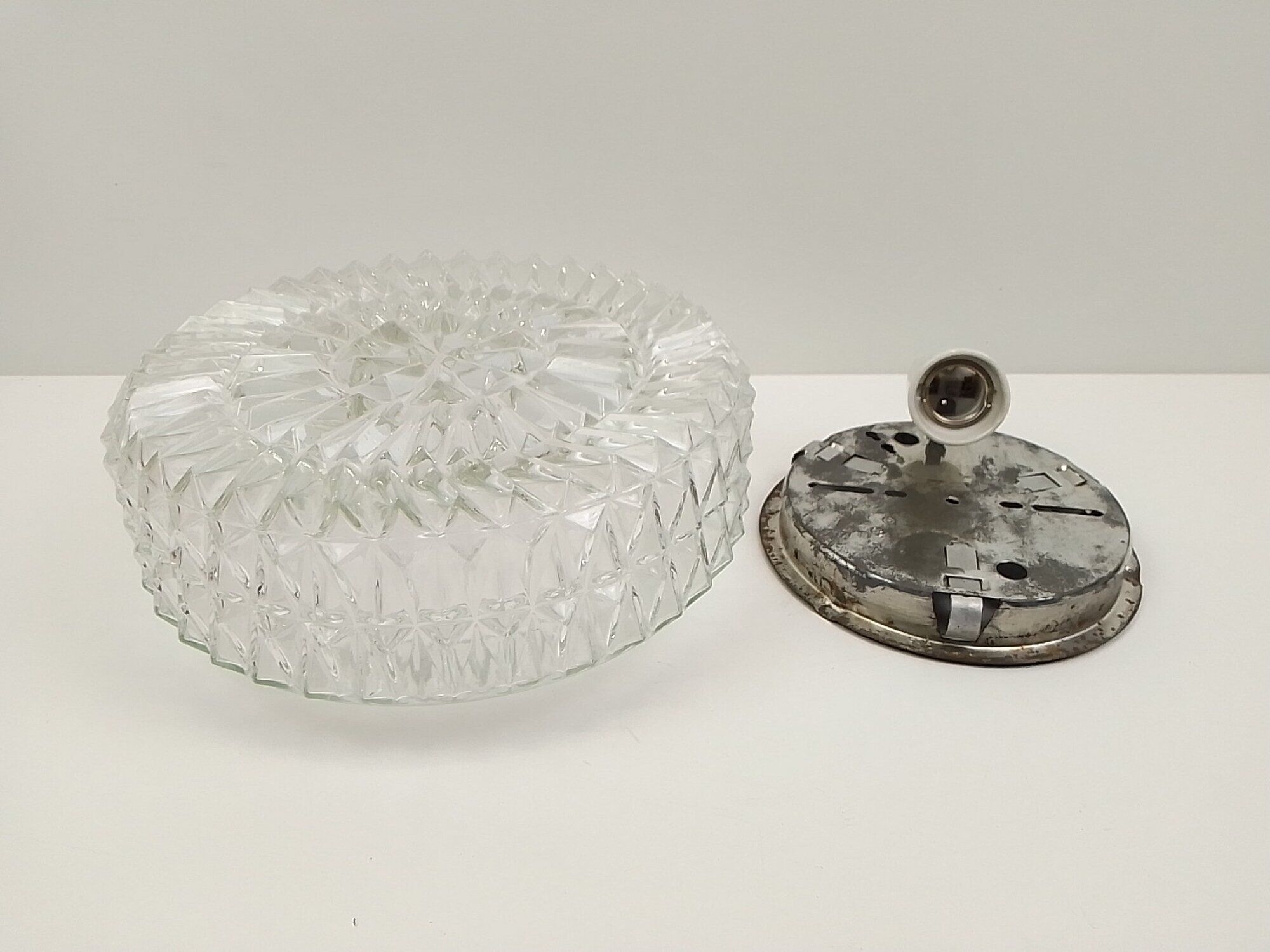 Round ceiling lamp in glass patterns in relief – diameter 26 cm