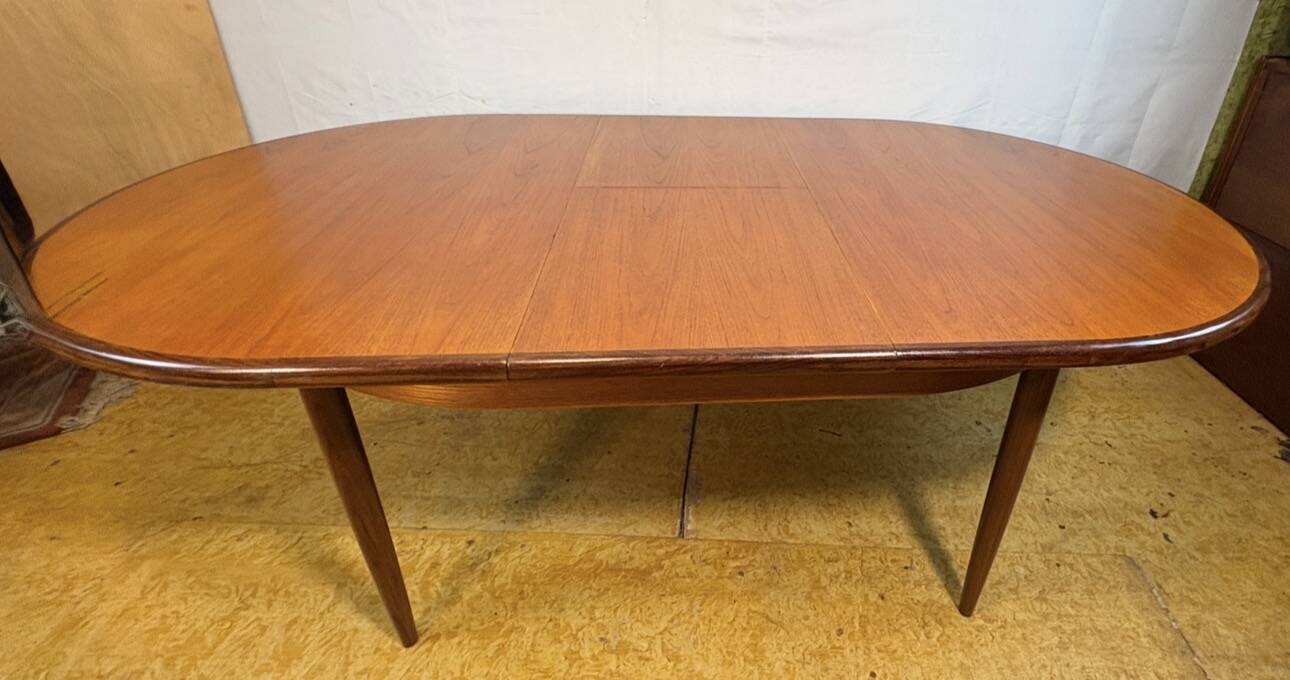 Mid-Century Retro Vintage Teak Oval Extending Dining Table by G Plan – Fres