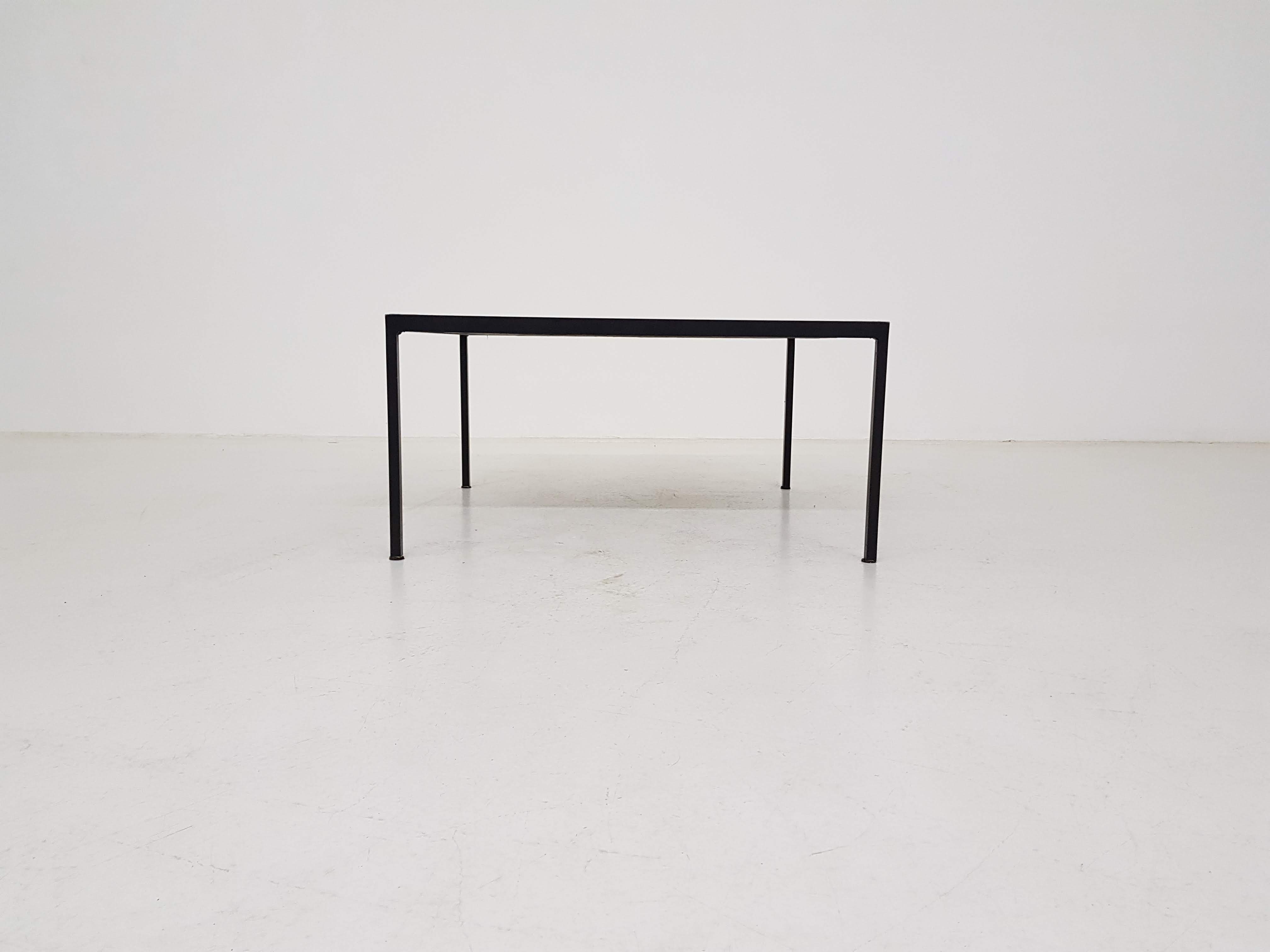 Table basse, en métal aux Pays-Bas, 60's