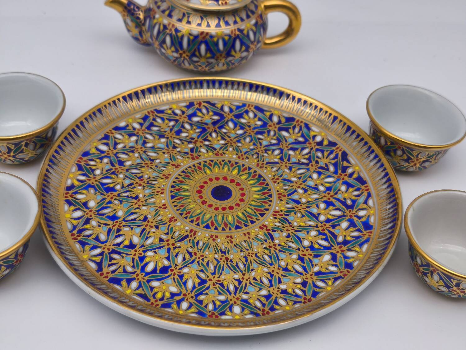 Miniature tea service in Benjarong style – Hand-painted porcelain
