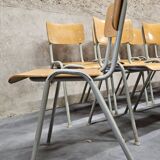 Lot 18 chaises bistrot empilable vintage 1970