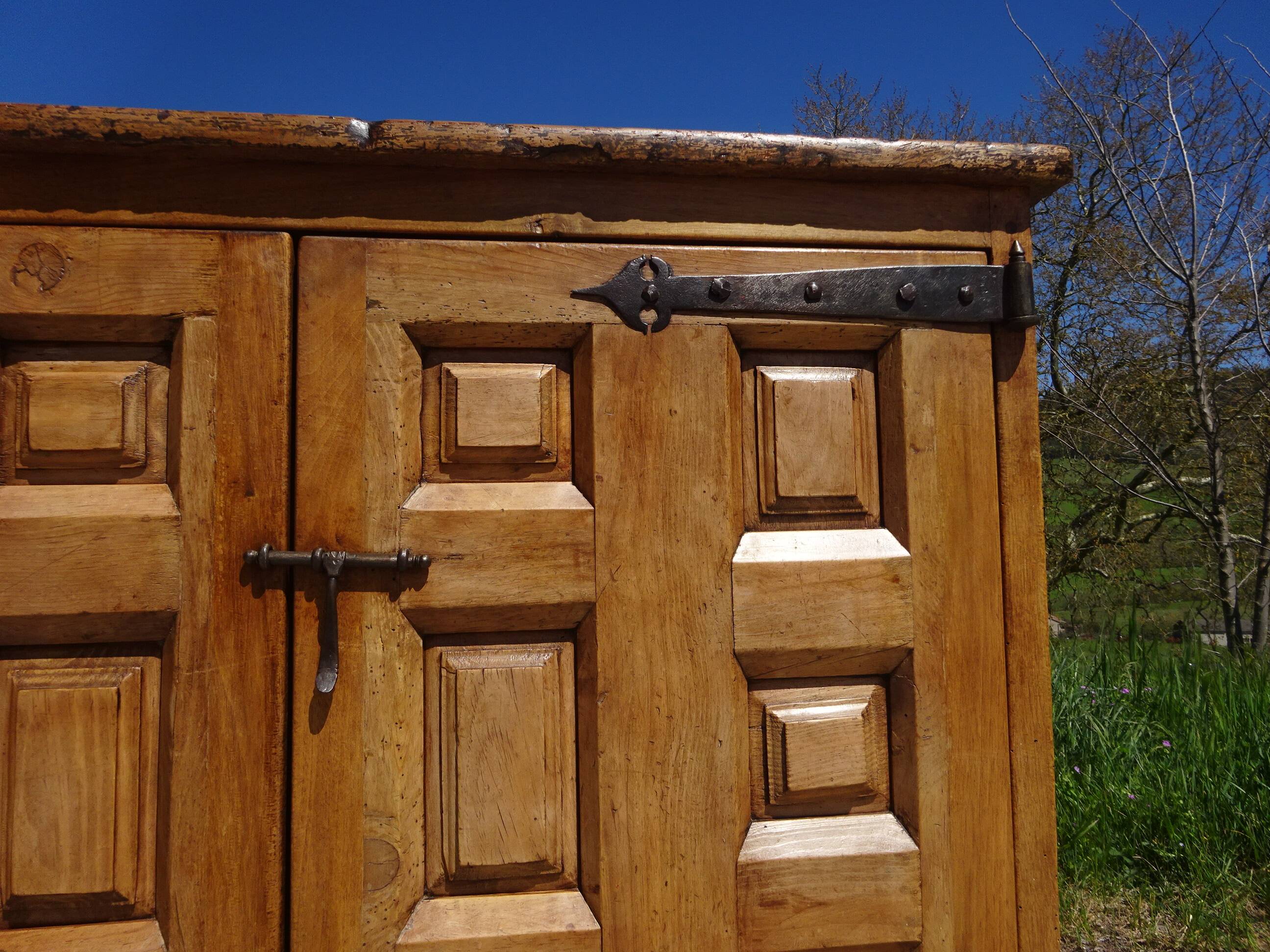 Old Tuscan sideboard, shallow depth
