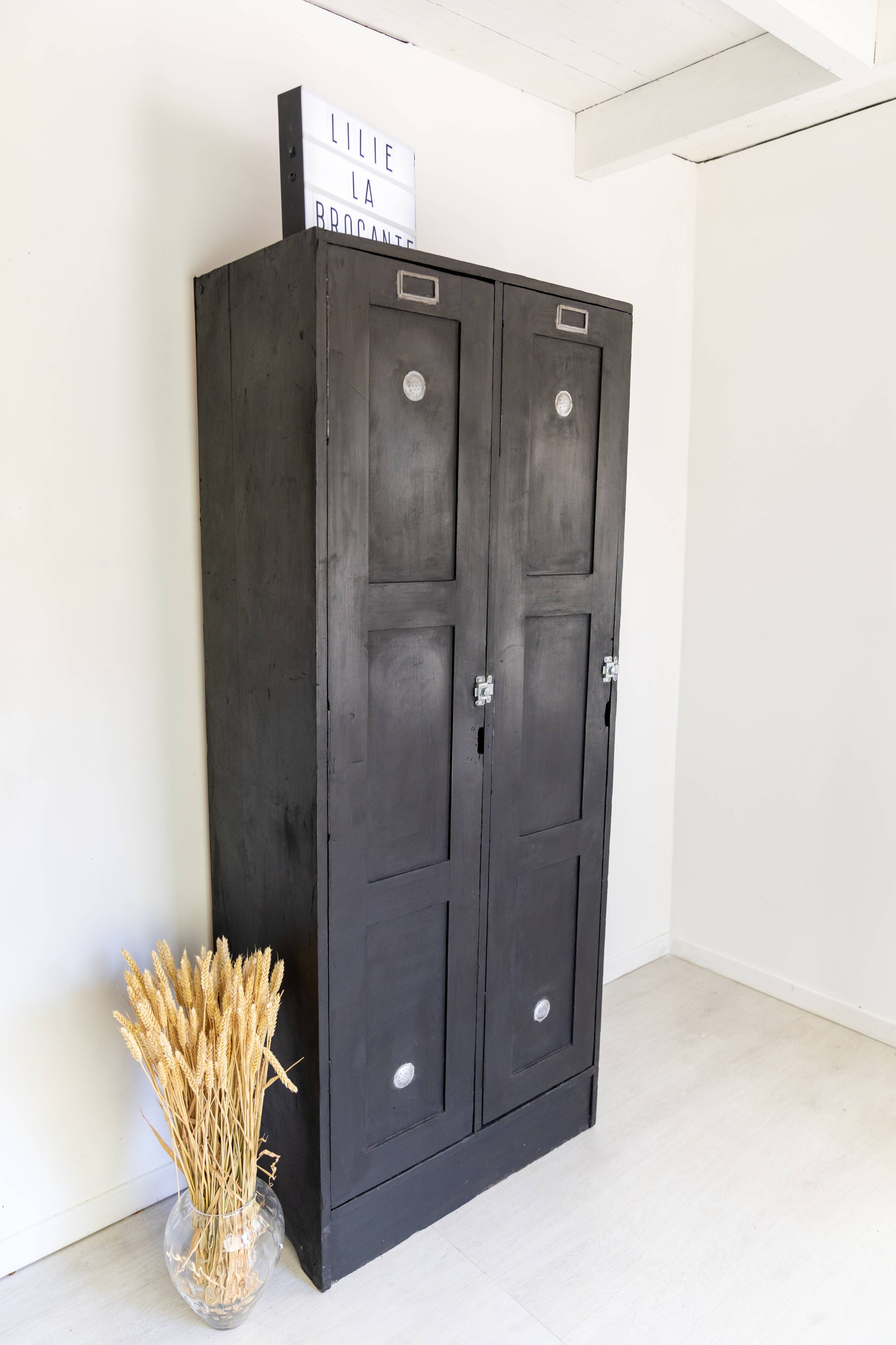 Wooden locker industrial style