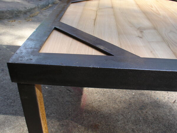 Table basse ou bout de canapé en acier et bois style industriel