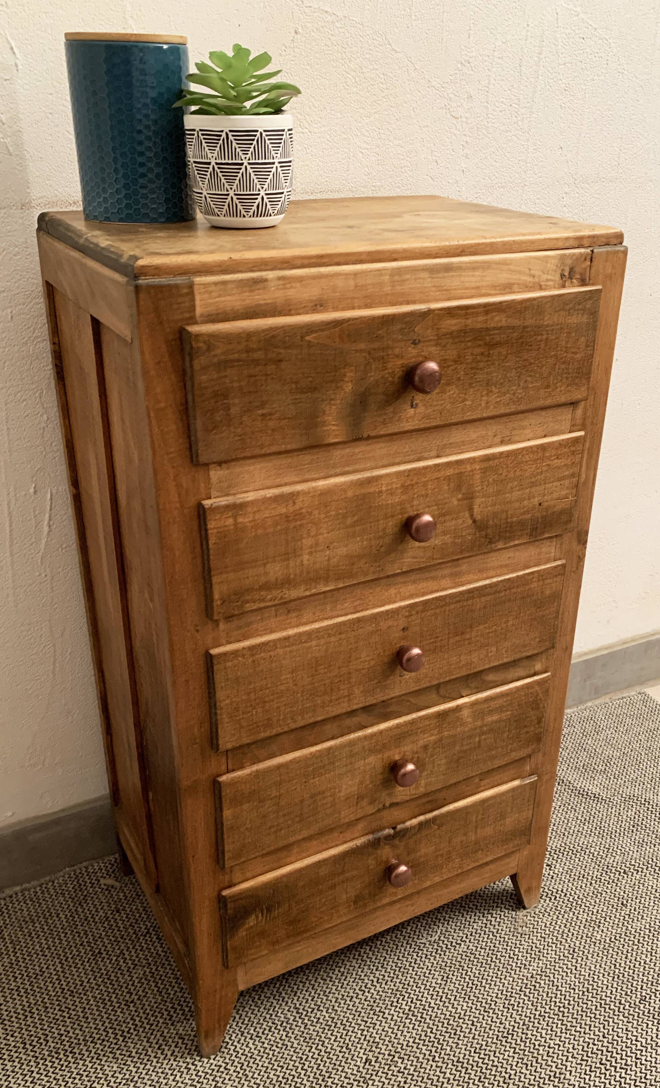 Vintage 50s-60s vintage-haired chiffonr