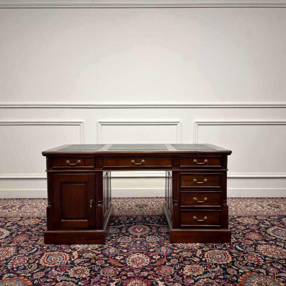 Bureau classique anglais avec cuir vert
