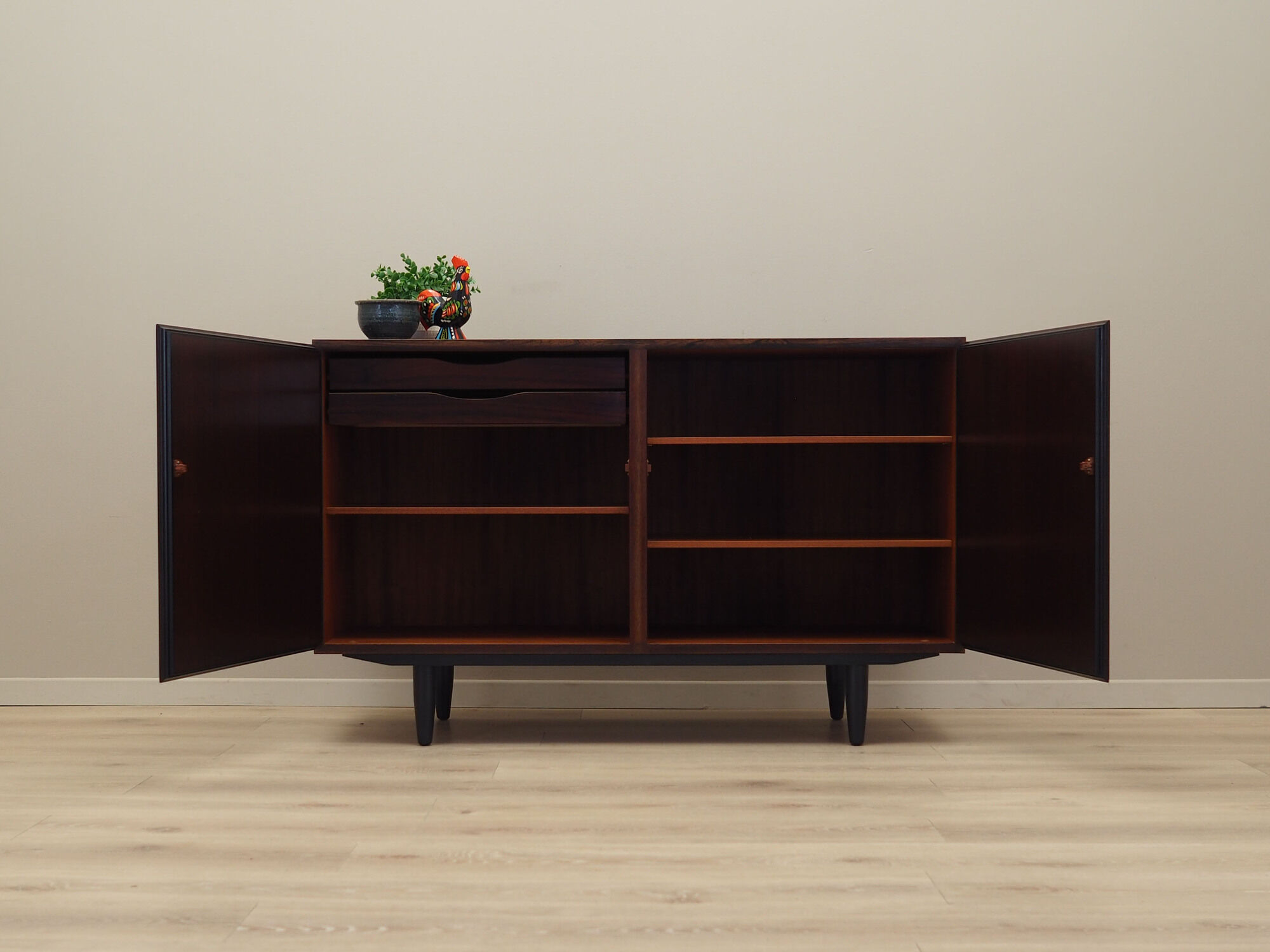 Armoire en palissandre, design danois, années 1970, fabriquée par Omann Jun