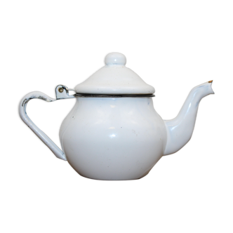 Enamelled sheet metal teapot