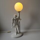 Lampe femme céramique et globe opaline année 80
