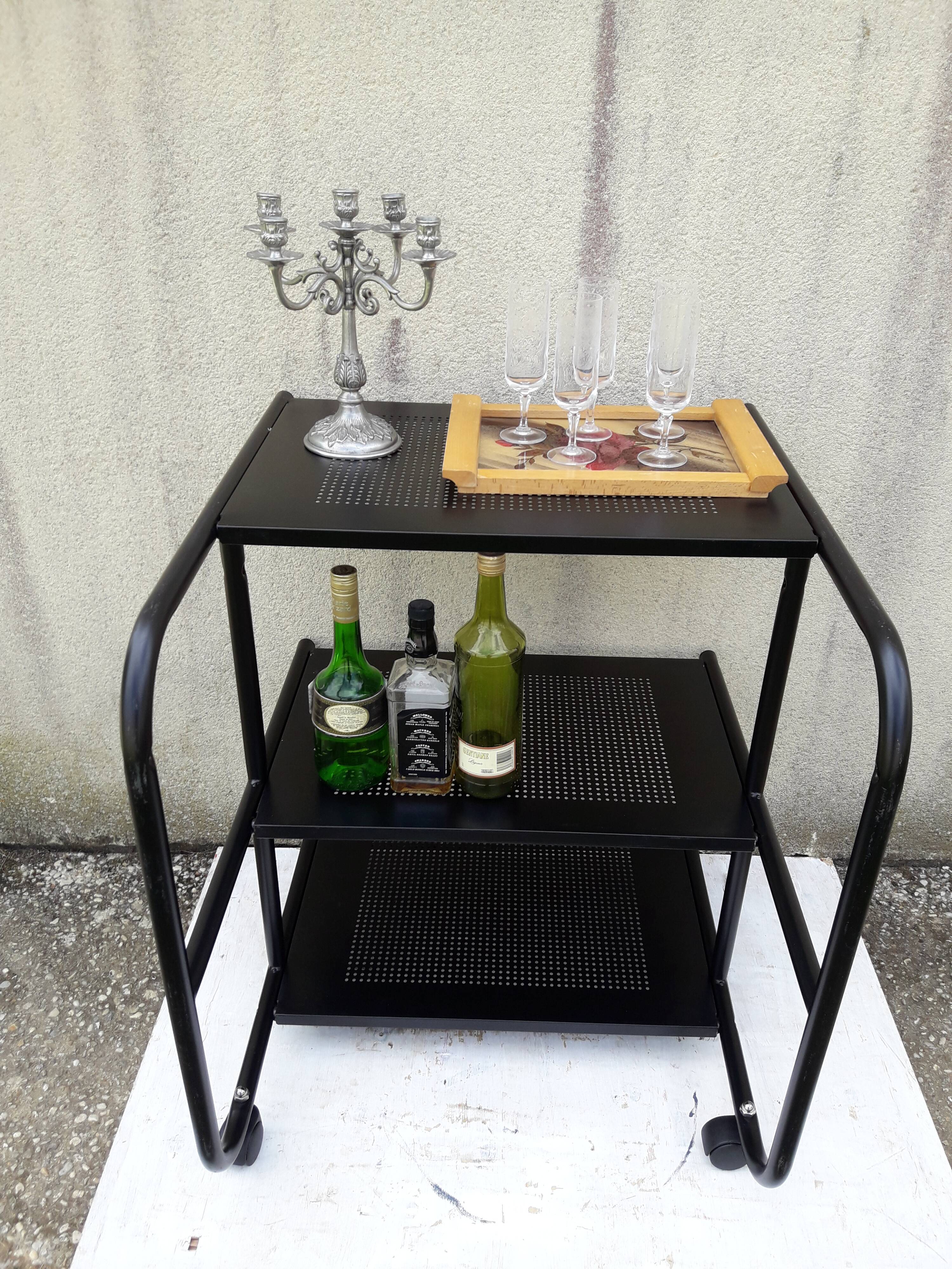 Black metal dessert 4 tablets on wheels