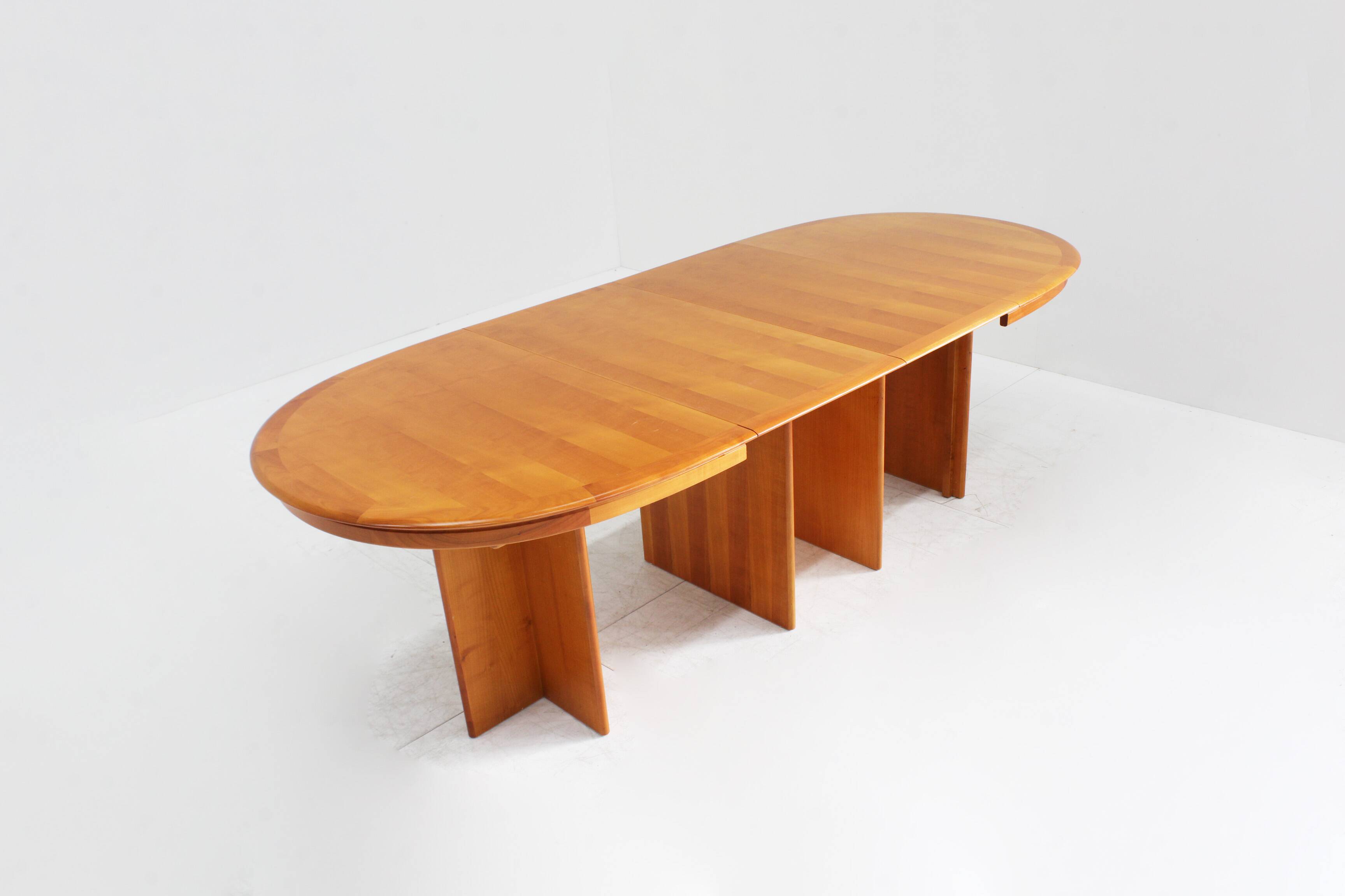 Table à manger ovale extensible vintage des années 1960