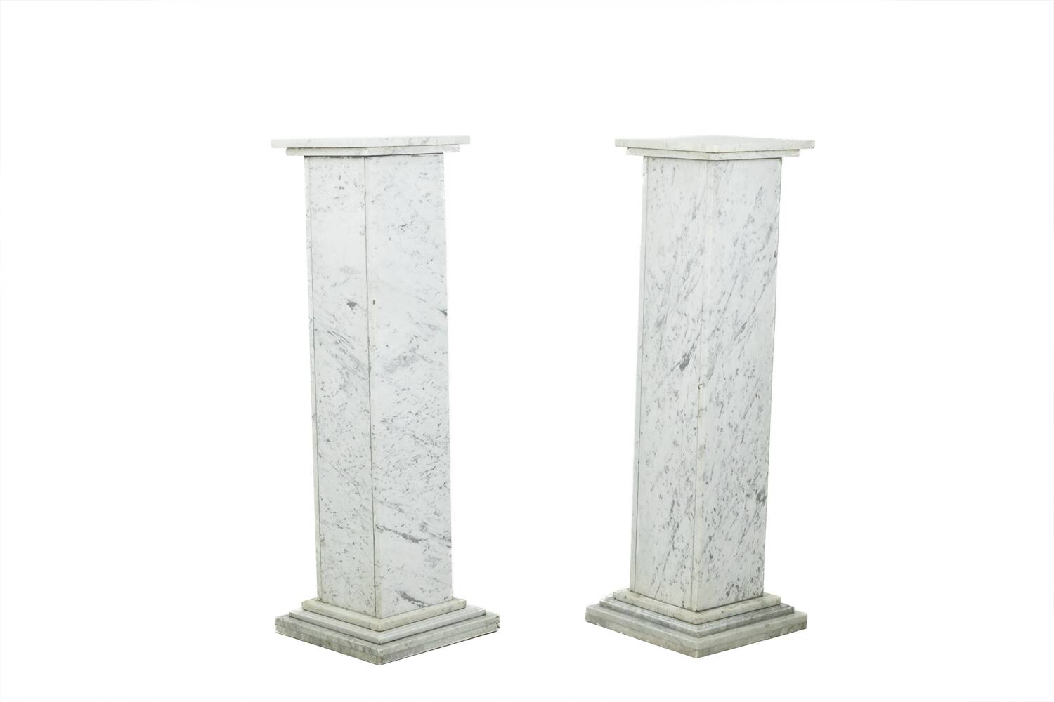 Pair of Art Deco style columns, in white marble, 20th century