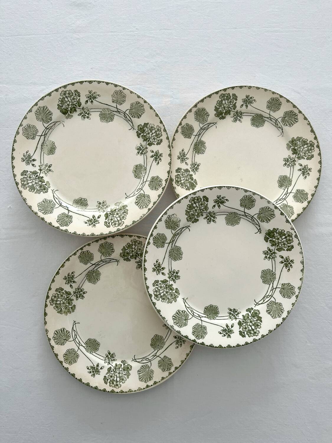 4 assiettes à dessert terre de fer « Géranium » Sarreguemines