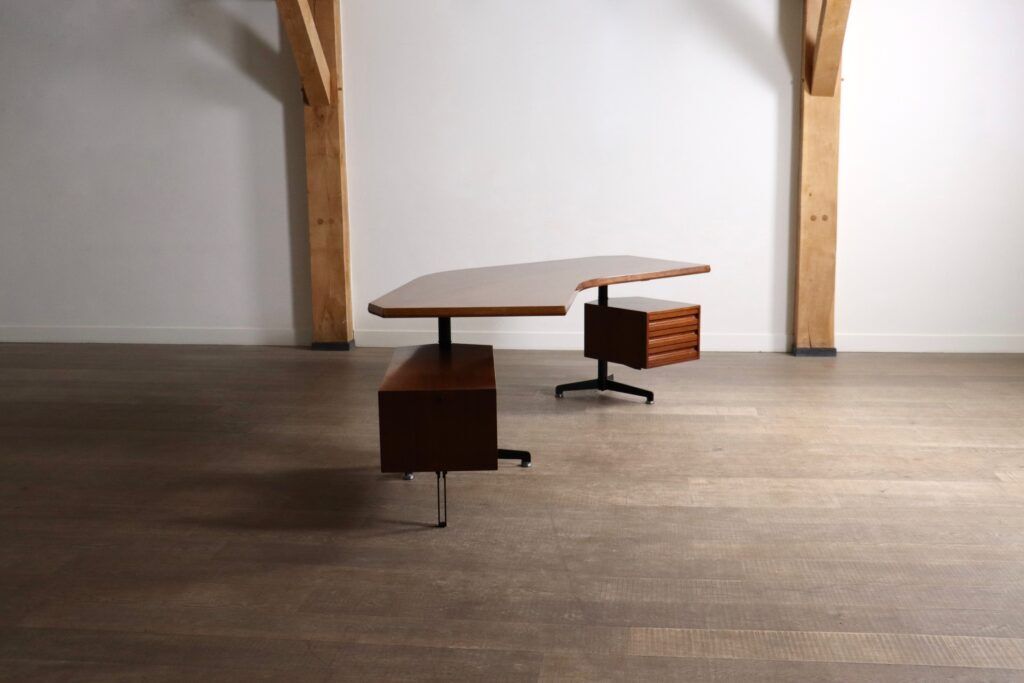 Osvaldo Borsani T96 Boomerang desk for Tecno, Italy, 1956