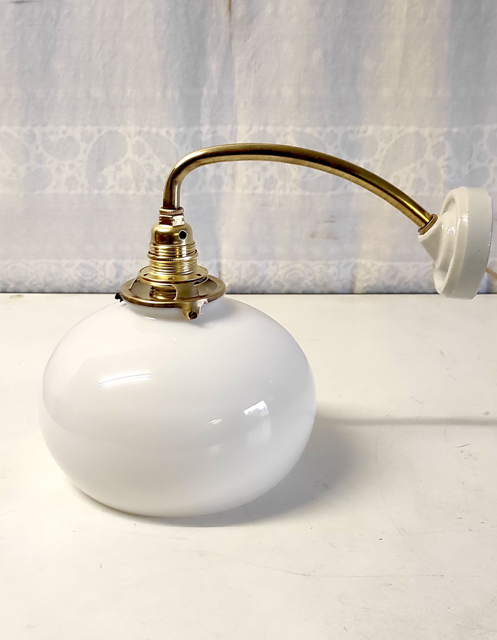 Brass and opaline gooseneck wall lamp – early twentieth century