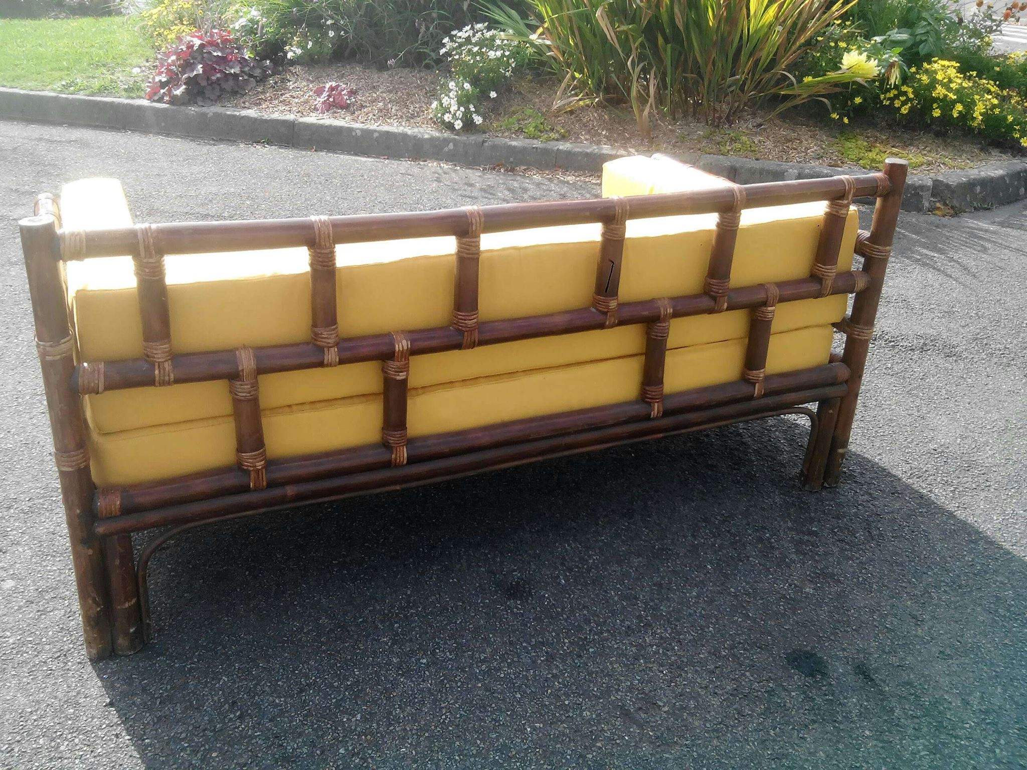 Former couch bamboo